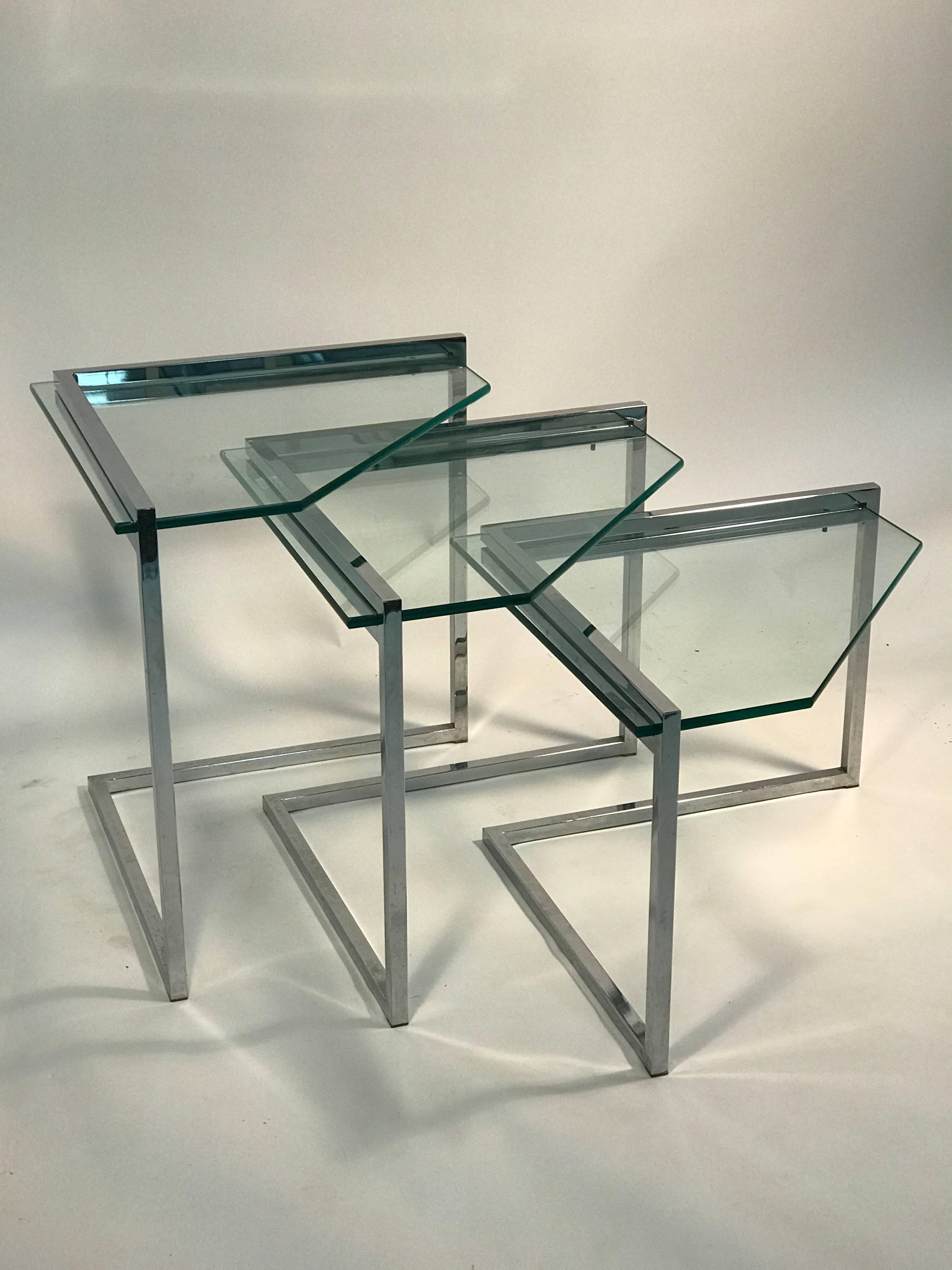 Modern Stunning Set of Chrome and Glass Nesting Tables by Milo Baughman For Sale