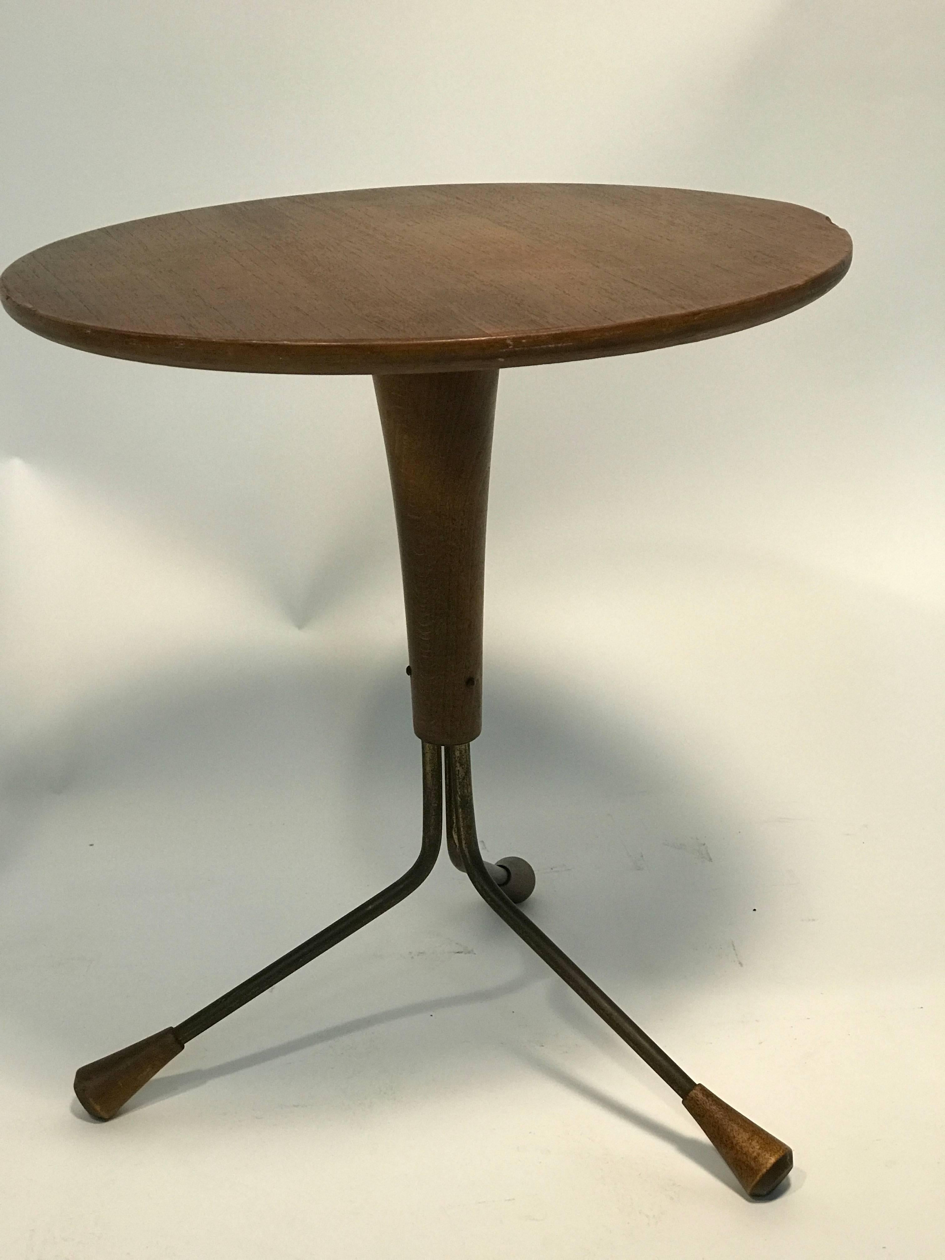 Scandinavian Modern Great Pair of Adjustable Side Tables with Tripod Bases in the Style of Gio Ponti