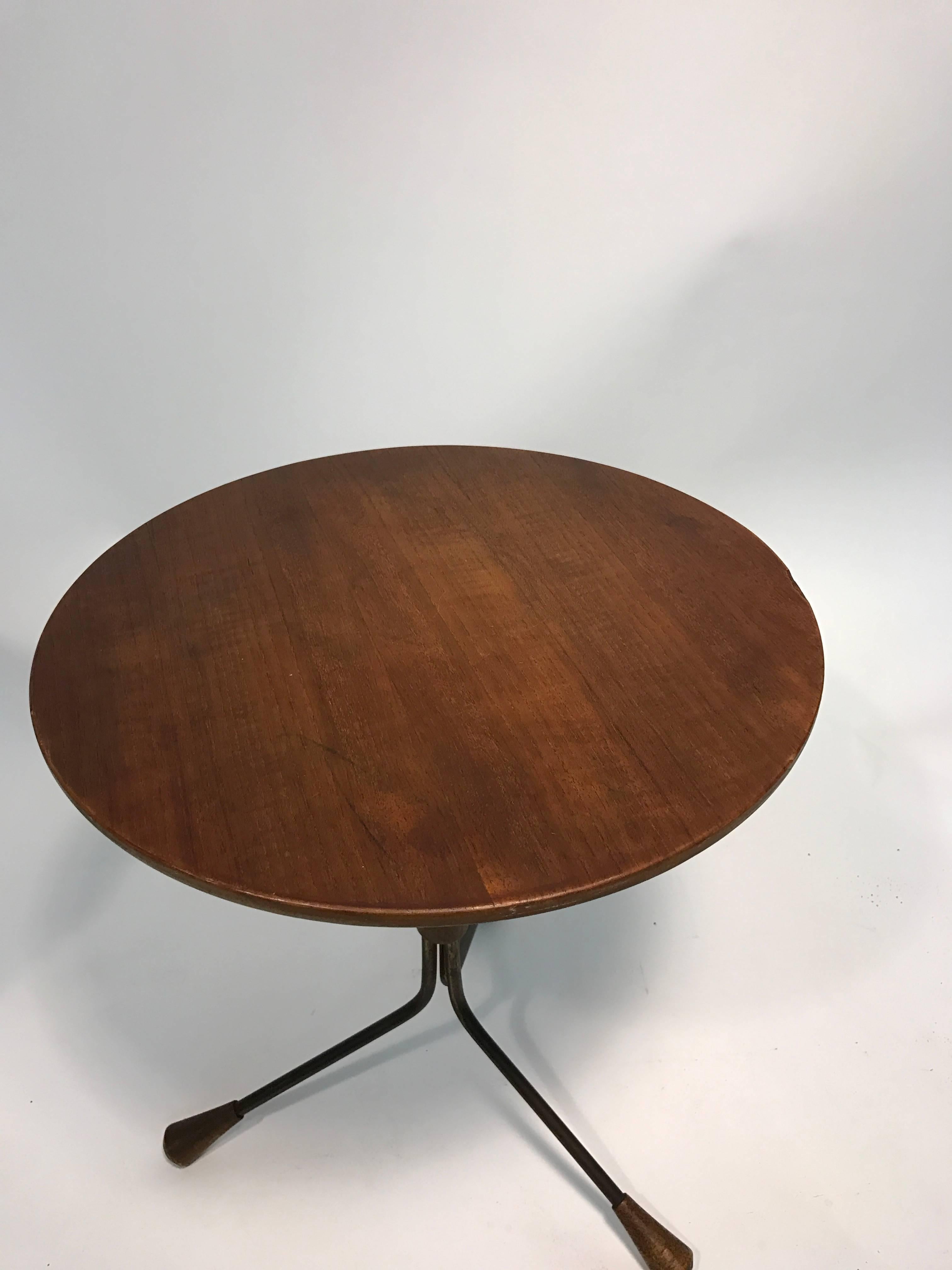 Danish Great Pair of Adjustable Side Tables with Tripod Bases in the Style of Gio Ponti