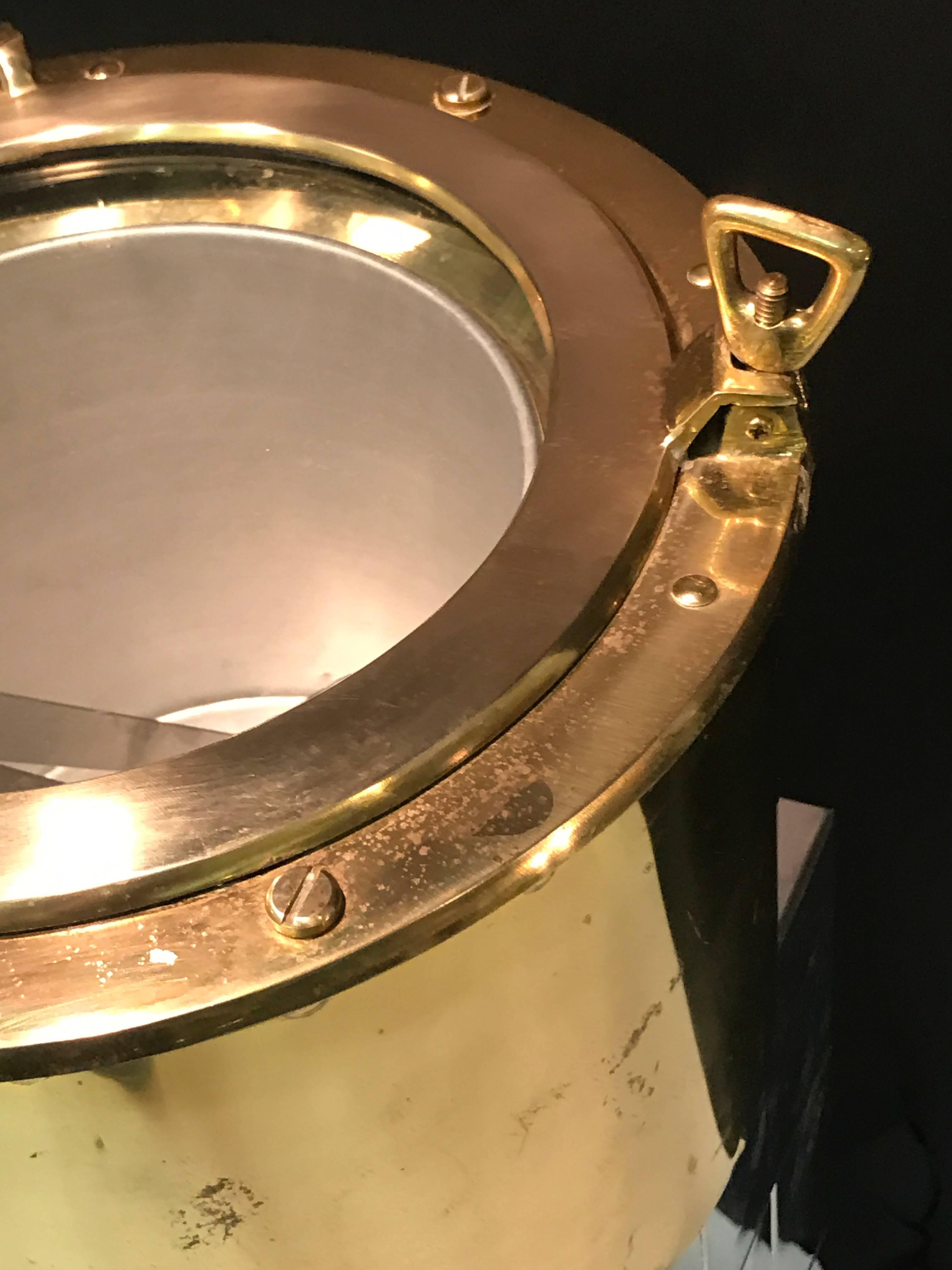 Rare Yacht or Boat Themed Brass Porthole Ice Bucket In Good Condition For Sale In Mount Penn, PA