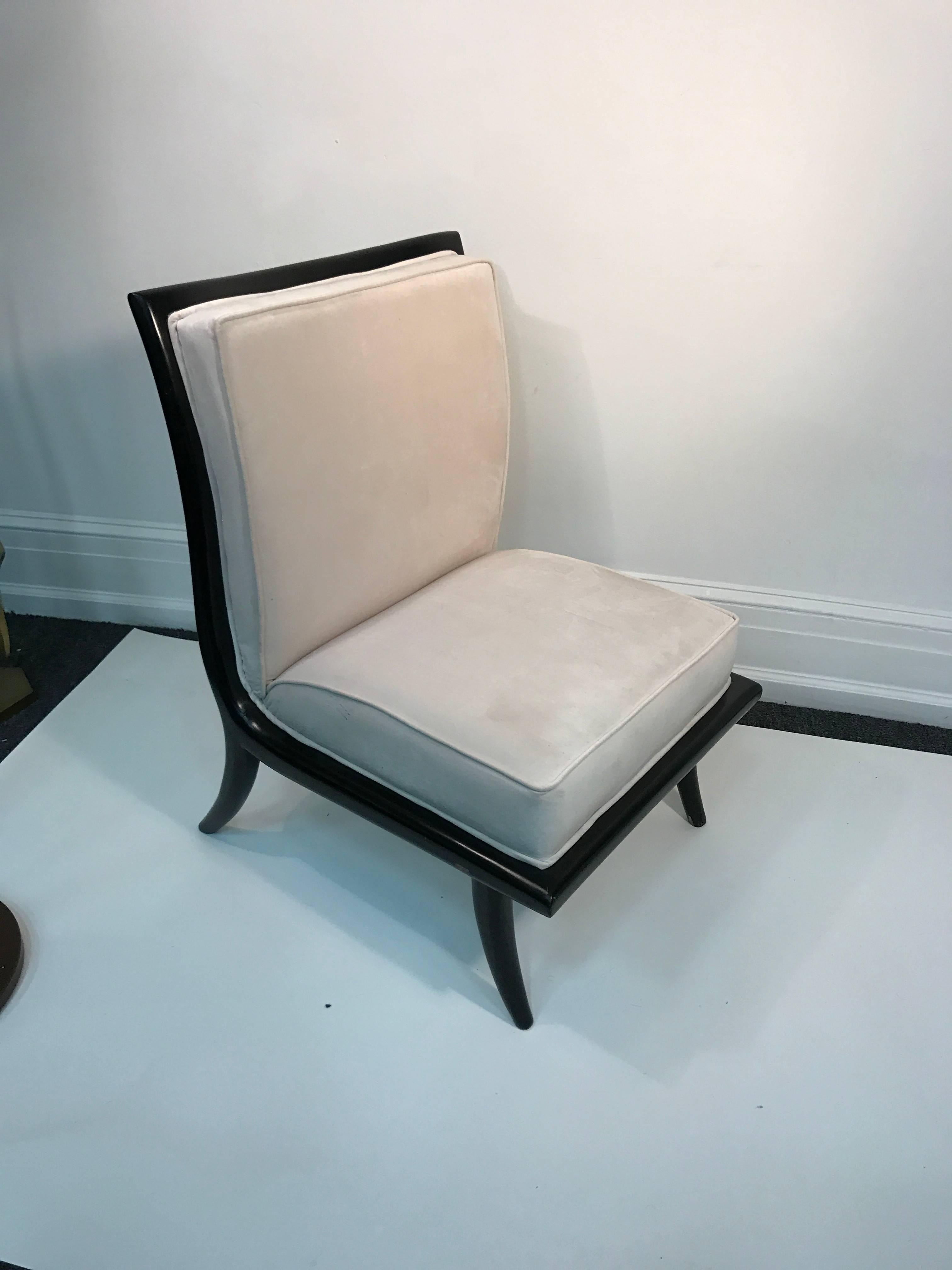 A glamorous pair of slipper chairs newly upholstered in white velvet with curved elegant legs, circa 1970. Some wear to wood appropriate with age.