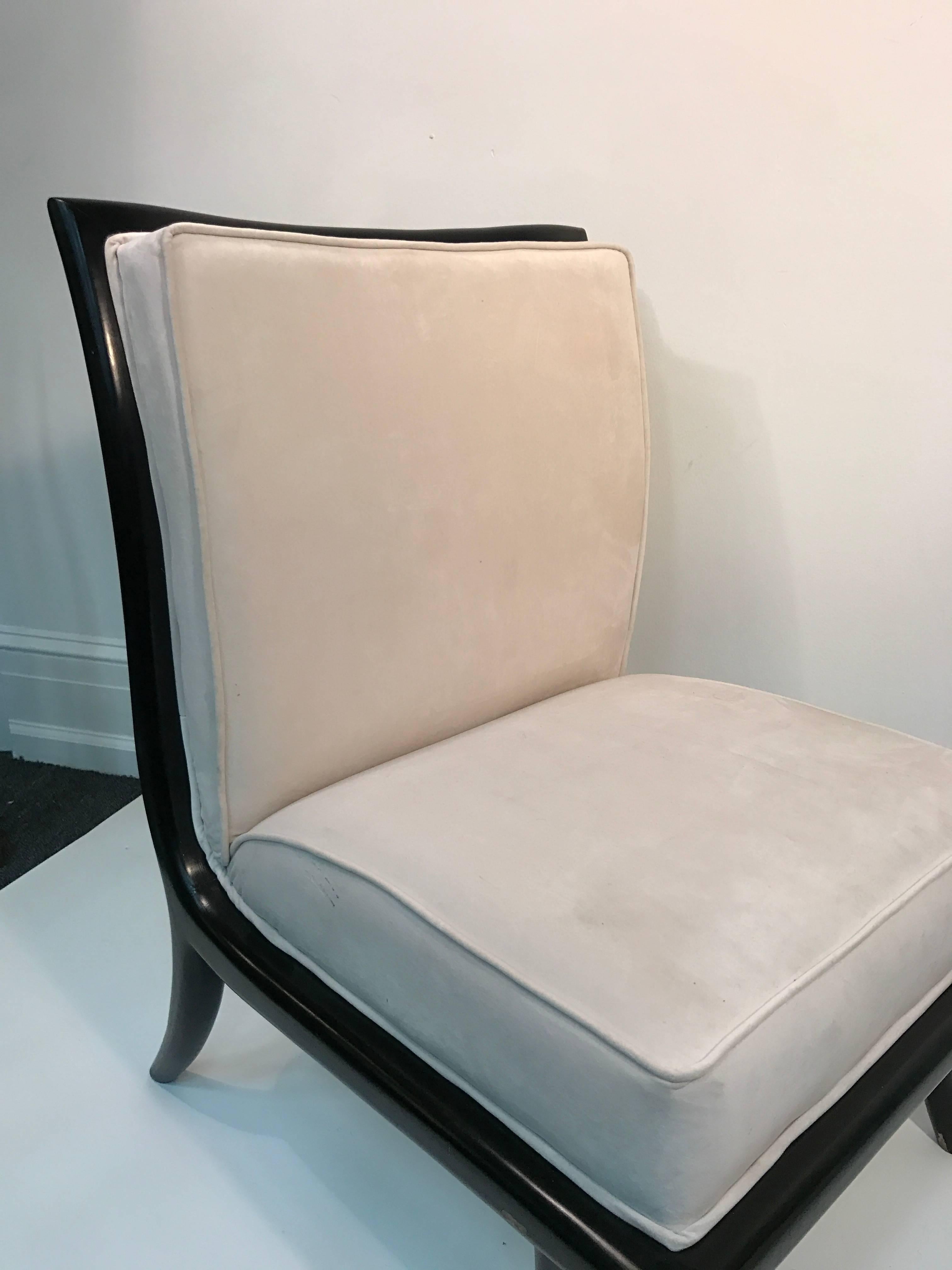 American Glamorous Pair of White Velvet Slipper Chairs with Curved Elegant Legs For Sale