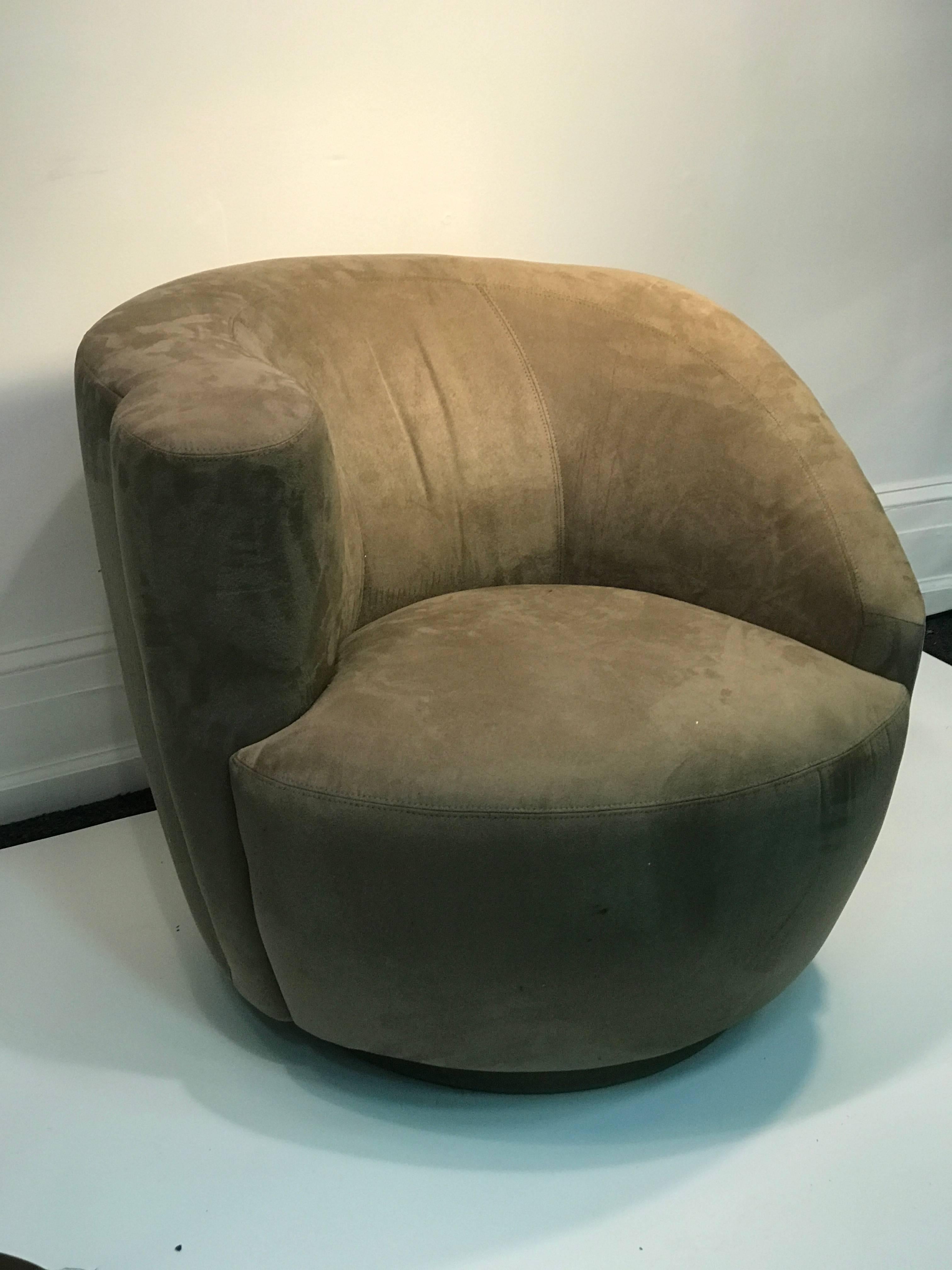 Modern Fabulous Pair of Vladimir Kagan Nautilus Swivel Lounge Chairs For Sale
