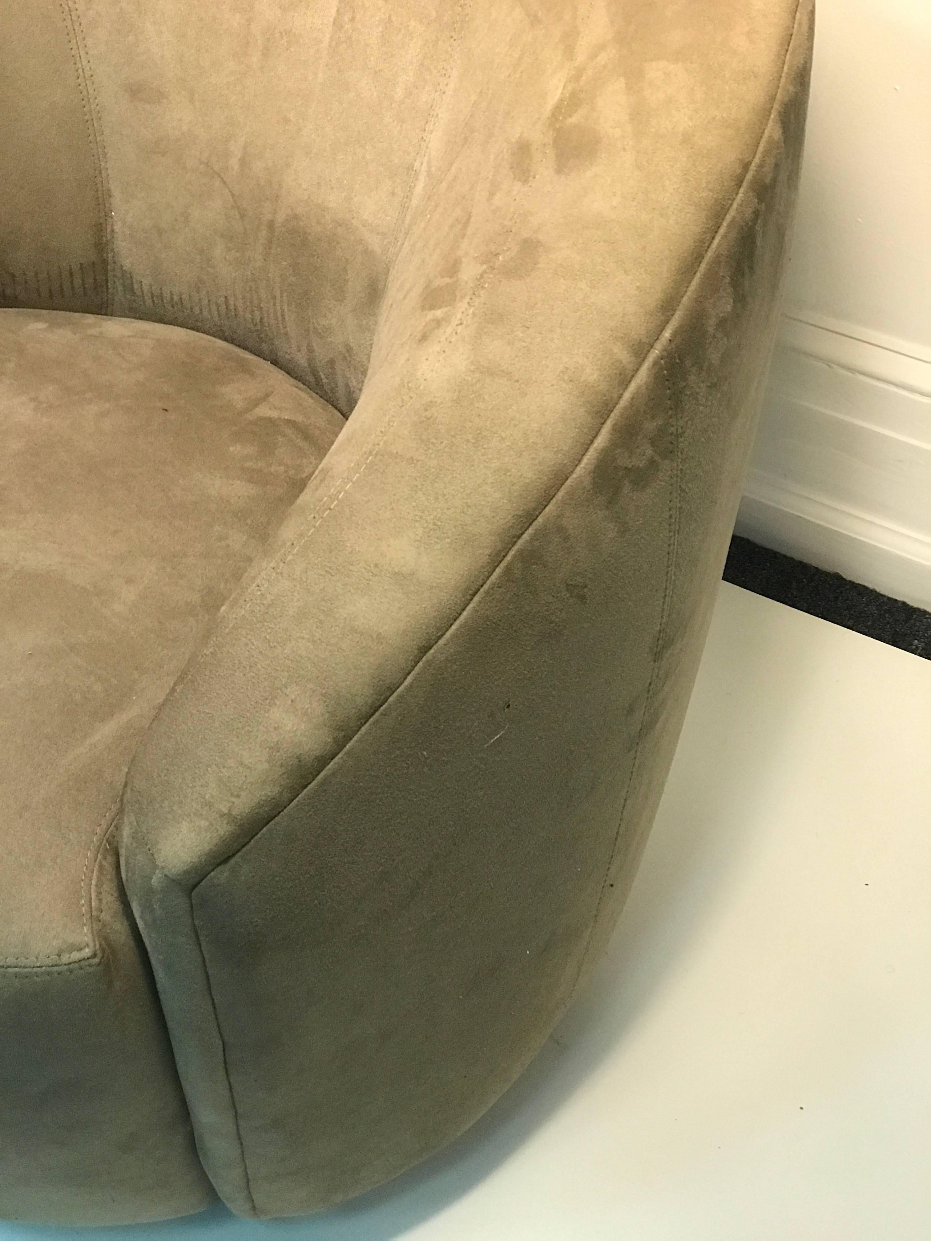 Fabulous Pair of Vladimir Kagan Nautilus Swivel Lounge Chairs In Good Condition For Sale In Mount Penn, PA