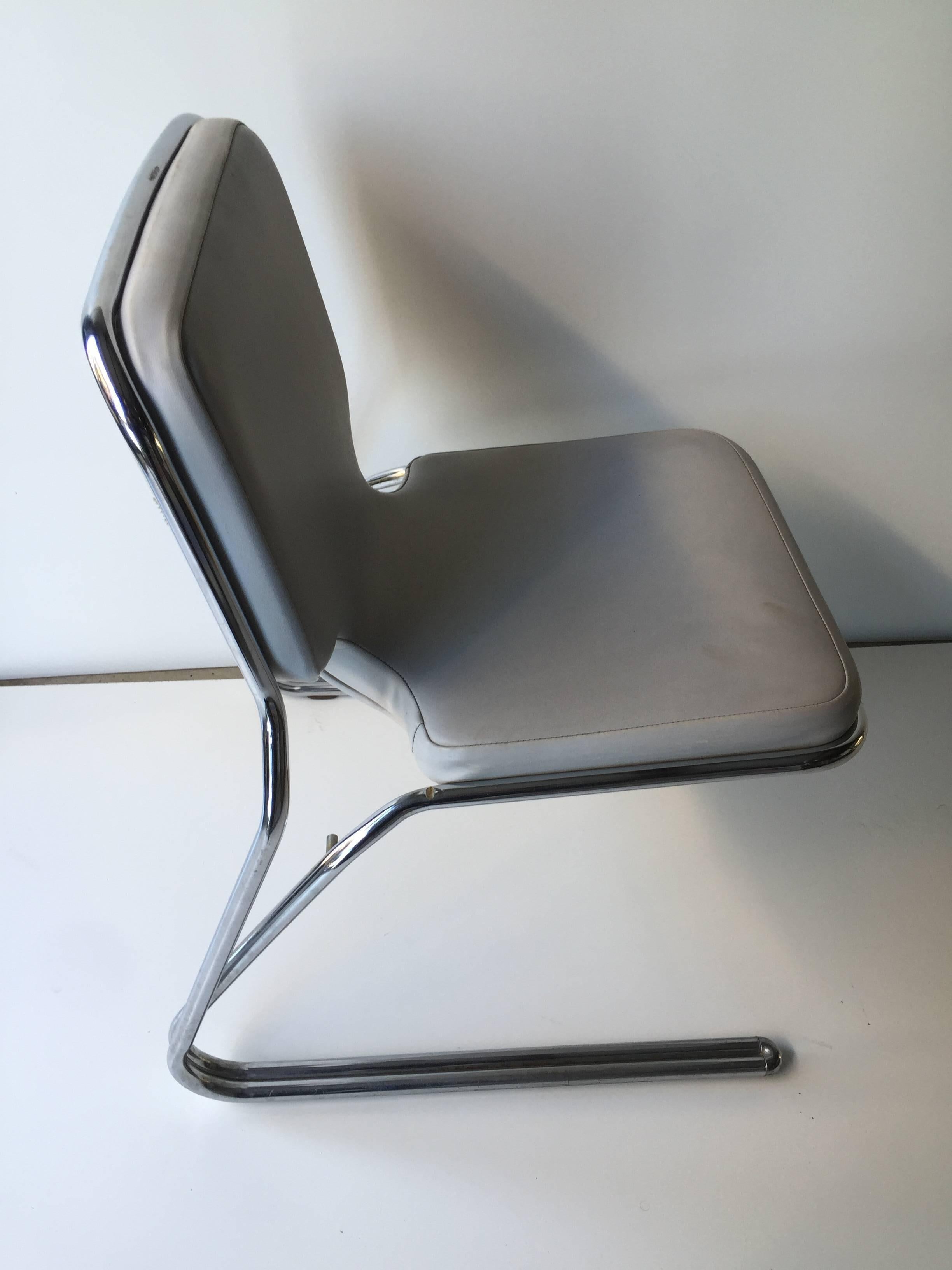 Modern Set of Four Aerodynamic Chairs in the Manner of Gio Ponti For Sale