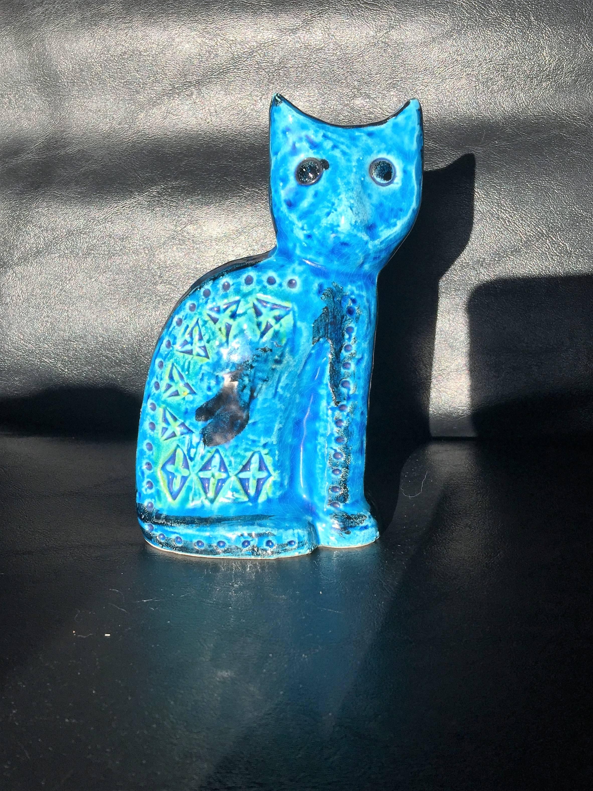 Nice Italian ceramic cat by Bitossi in vivid turquoise, black and tinged with yellow green colors and star and cross indented designs.