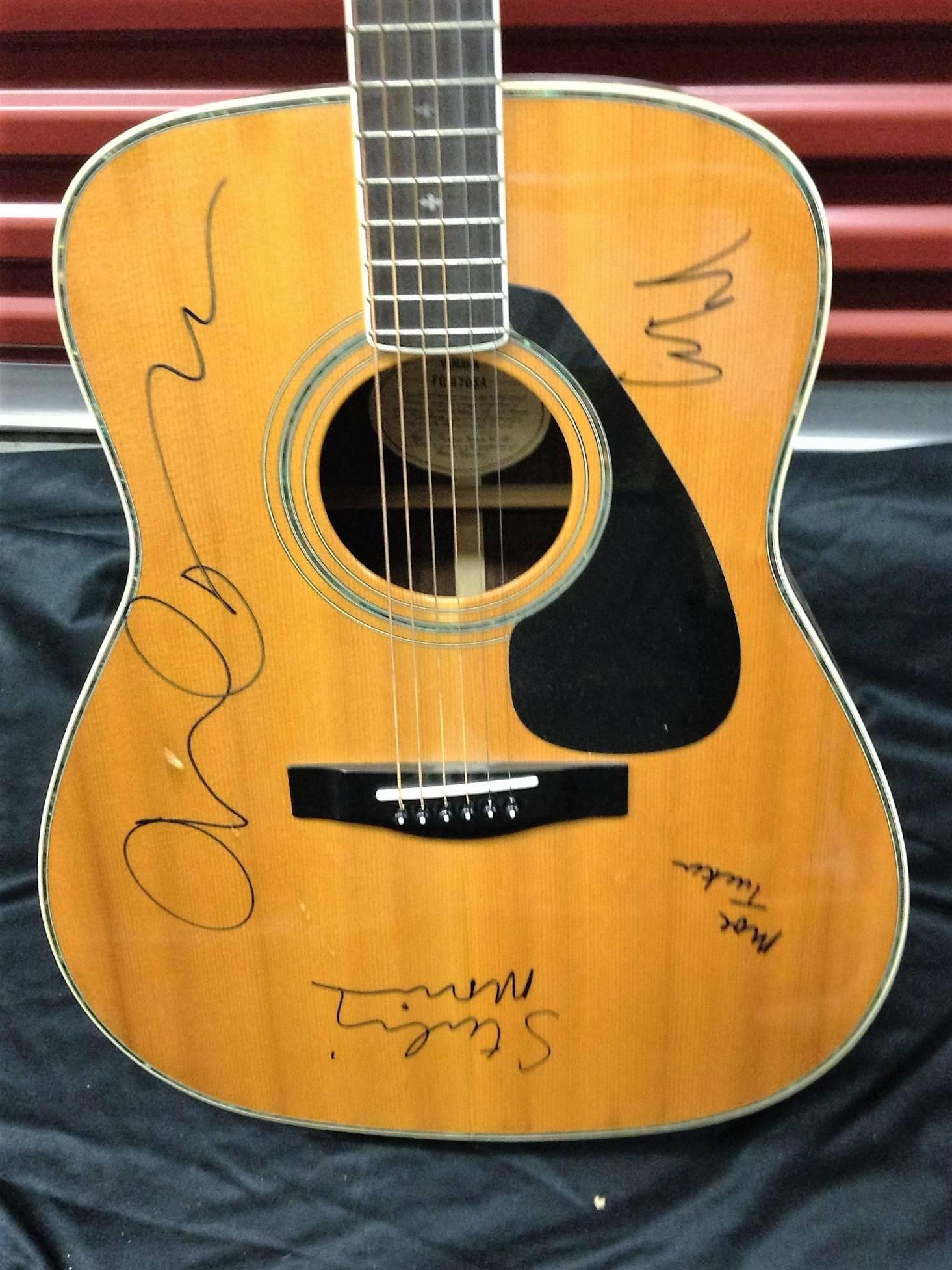 Guitar signed by Lou Reed, Jon Cale, Sterling Morrison and Moe Tucker of the velvet underground. All autographs were obtained in person by the seller in the 1990s. The guitar is a Yamaha model FG-470, made in Taiwan.
