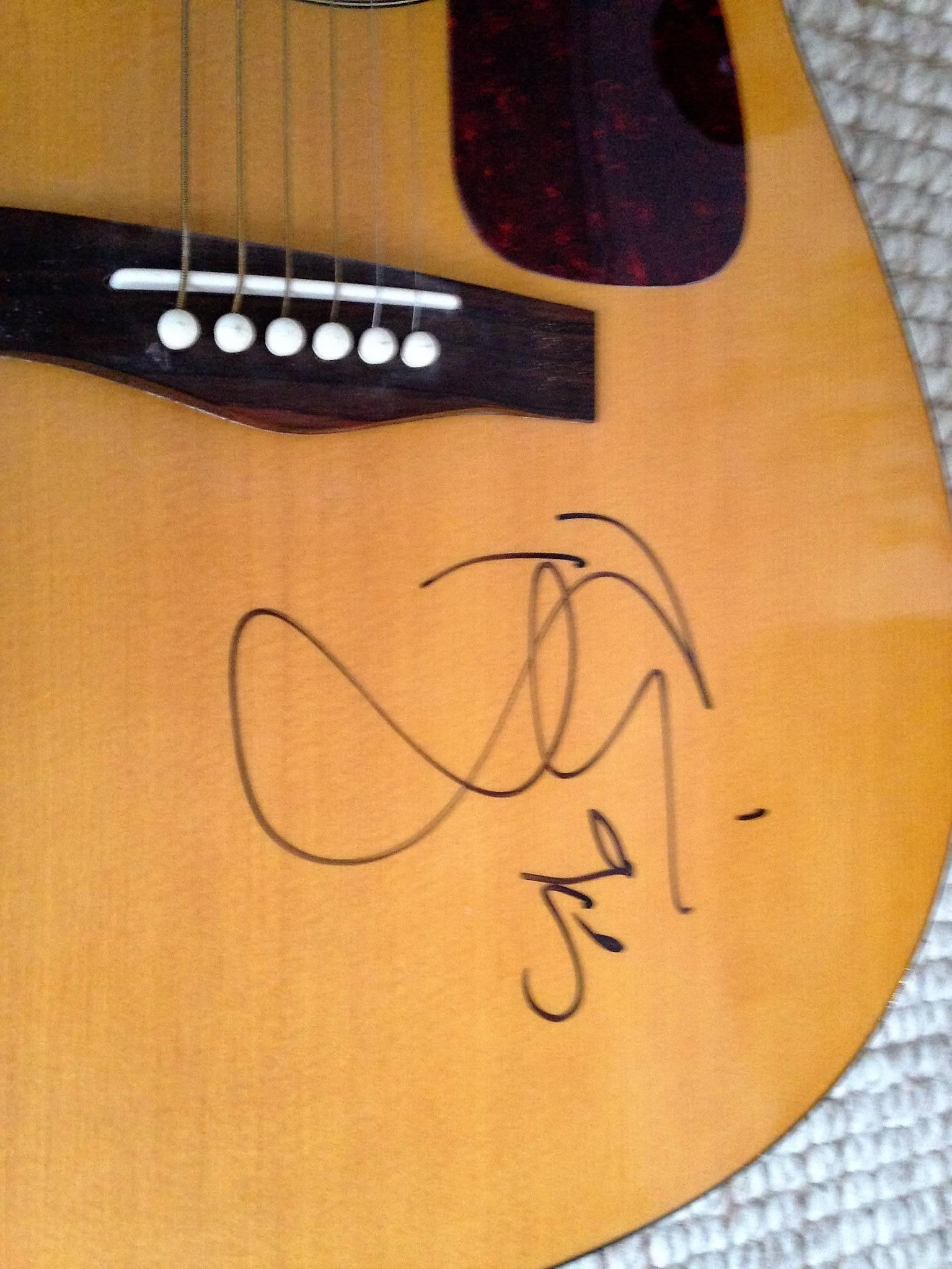 This Fender model 200Sx guitar is handsigned by David Bowie in 1995. He signed his name and dated it 95. This Fender guitar was manufactured in Indonesia. This autograph was obtained in person by the seller. There are some slight abrasions to the