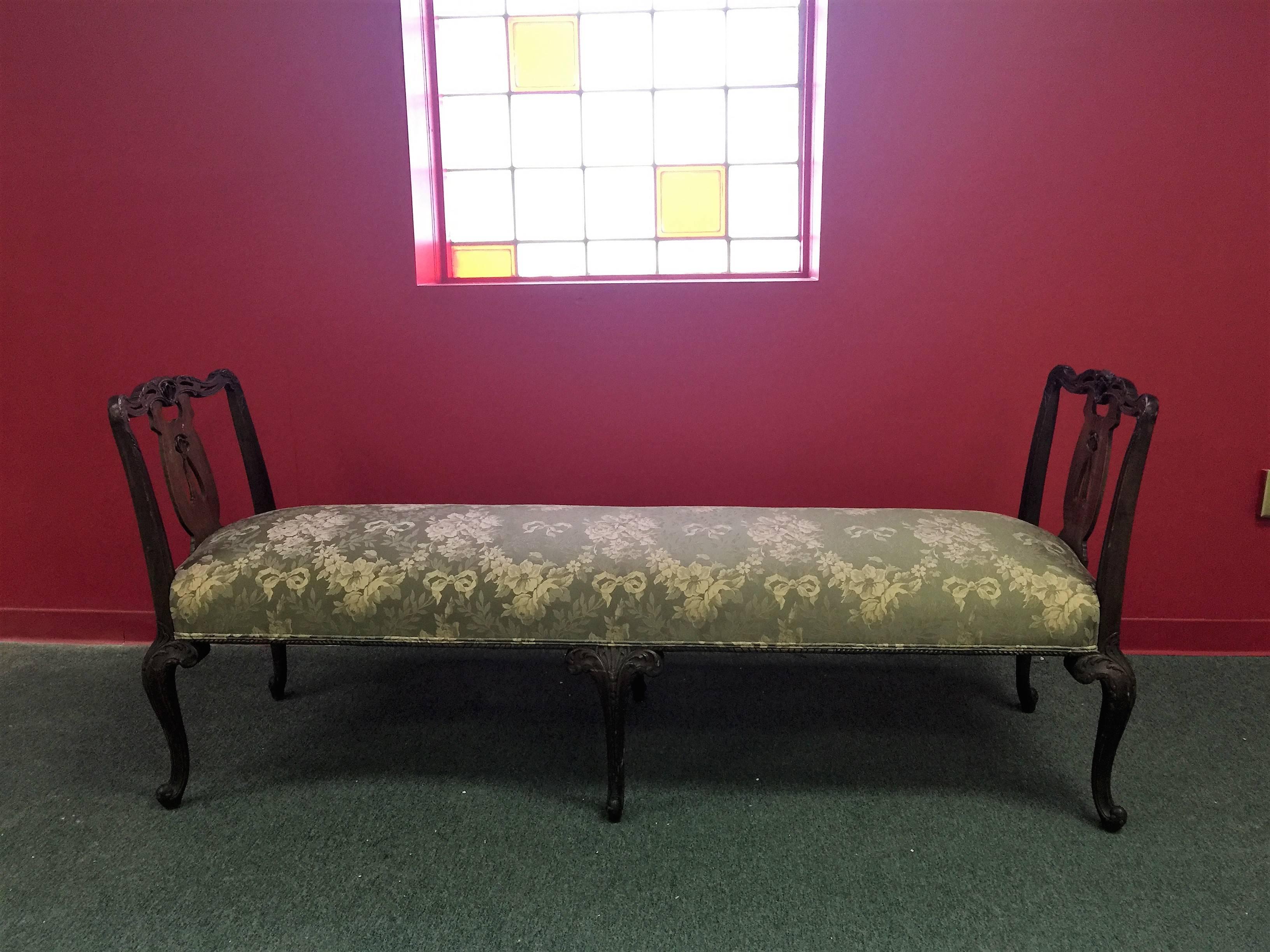 Nicely carved dark mahogany Victorian era sitting bench. Long length suitable for an entrance way, sitting room or anywhere you need an antique bench. Unusual with six nicely scrolled Legs and an Nicely cutout design on the Ends.
