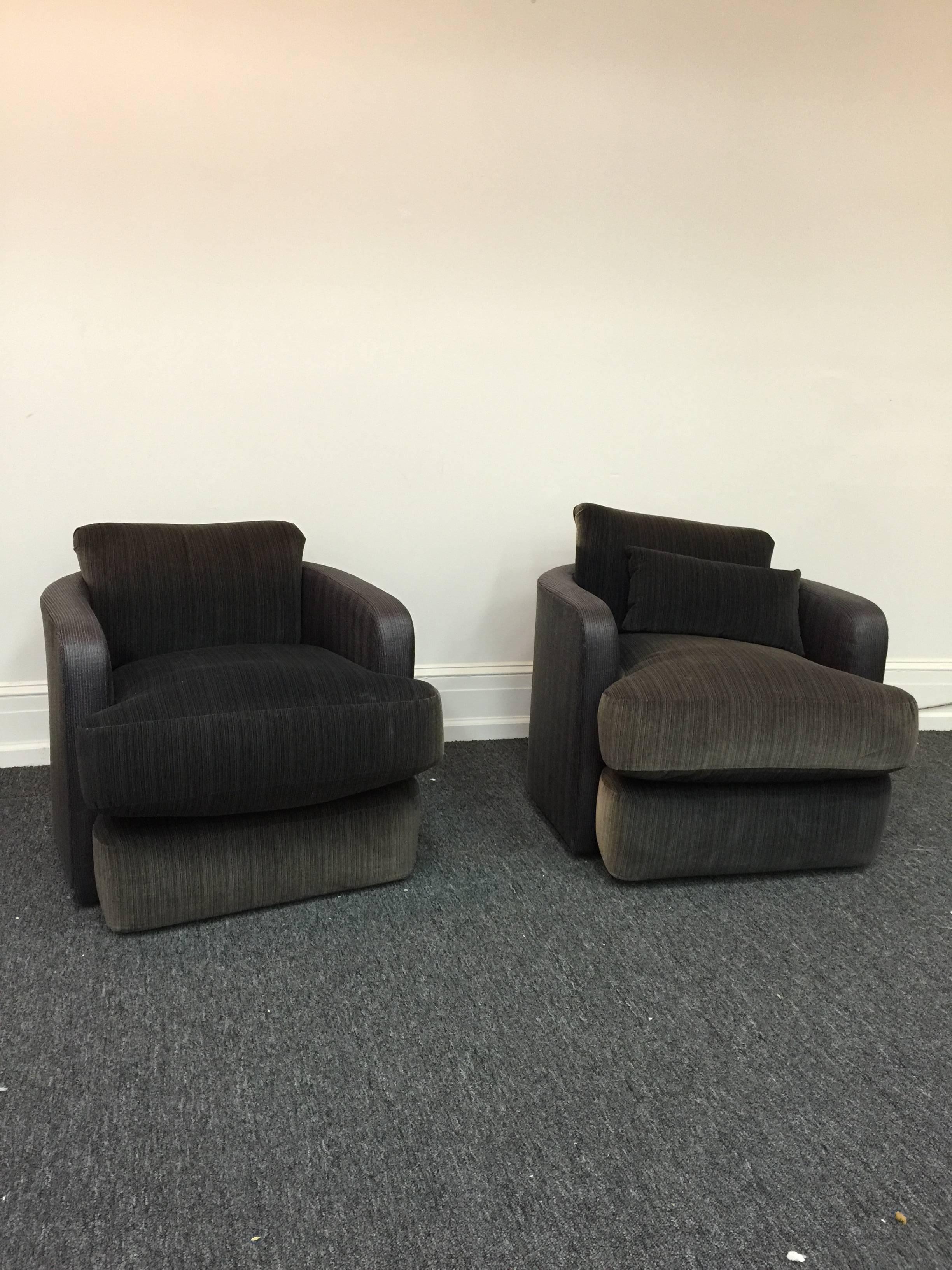 American Pair of Milo Baughman Barrel Back Swivel Chairs For Sale