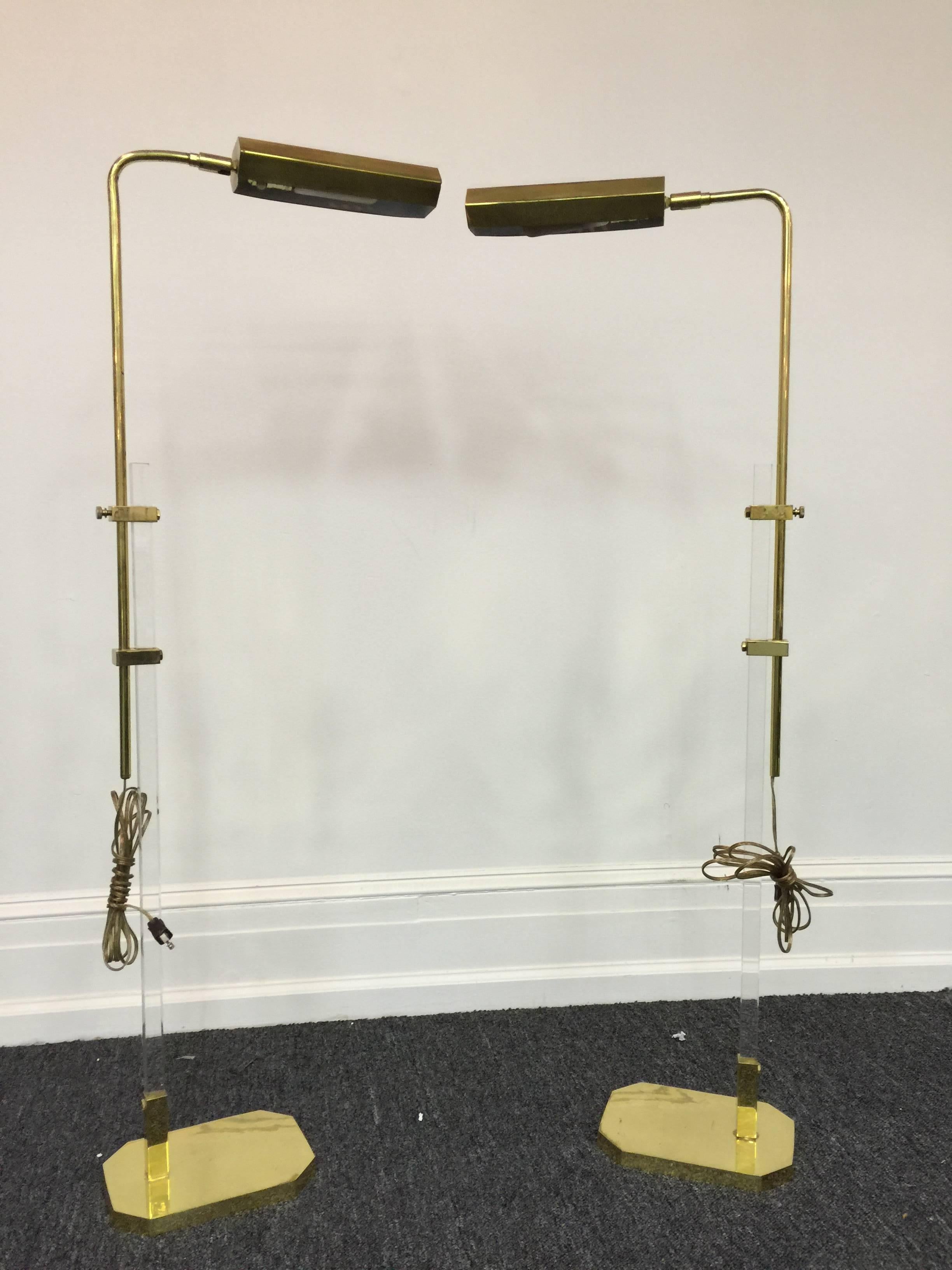 1970s Pair of Lucite and Brass Floor Lamps in the Manner of Cedric Hartman In Good Condition For Sale In Mount Penn, PA