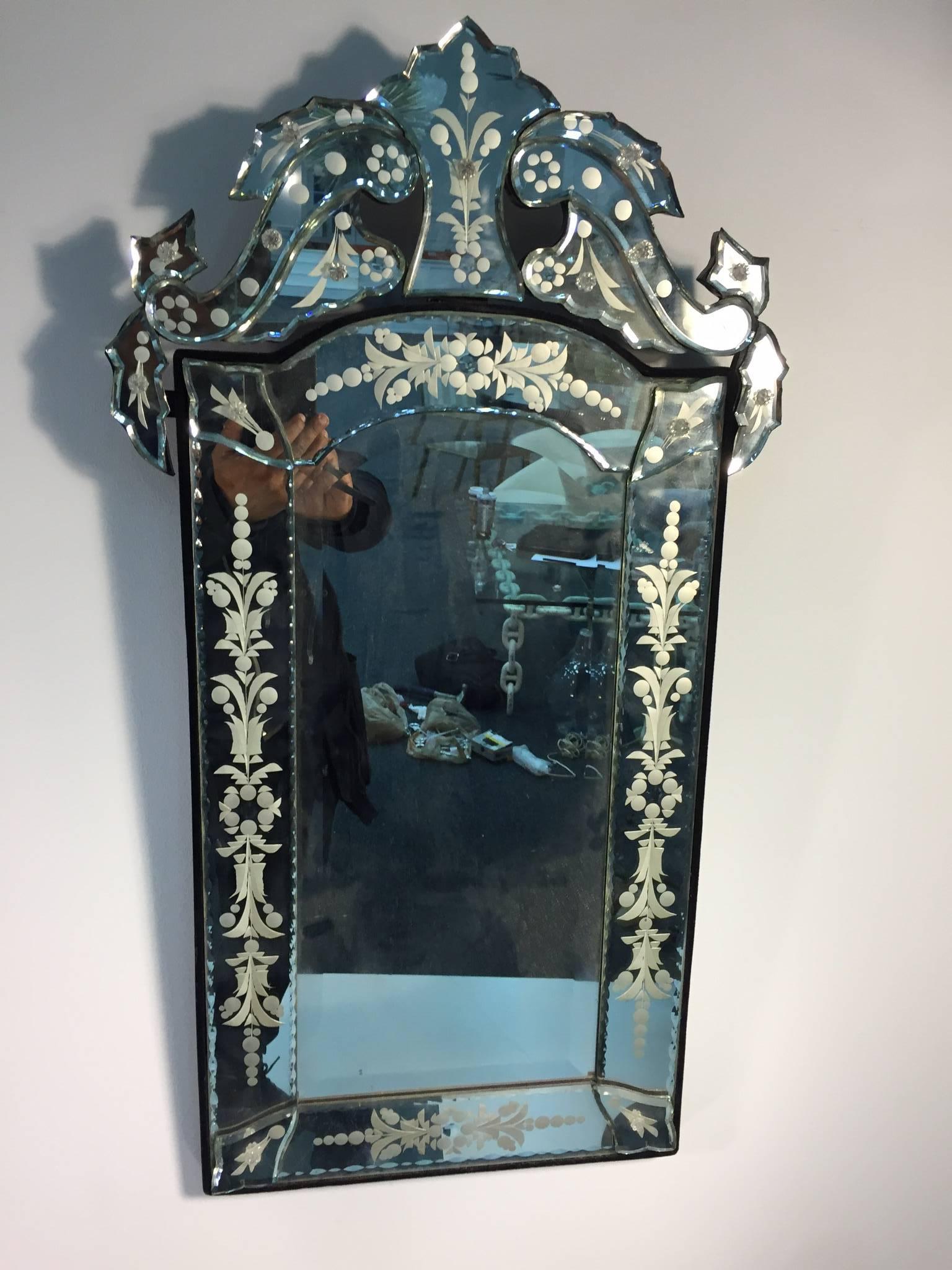 Hollywood Regency Beautiful Cut-Glass and Etched Venetian Wall Mirror For Sale