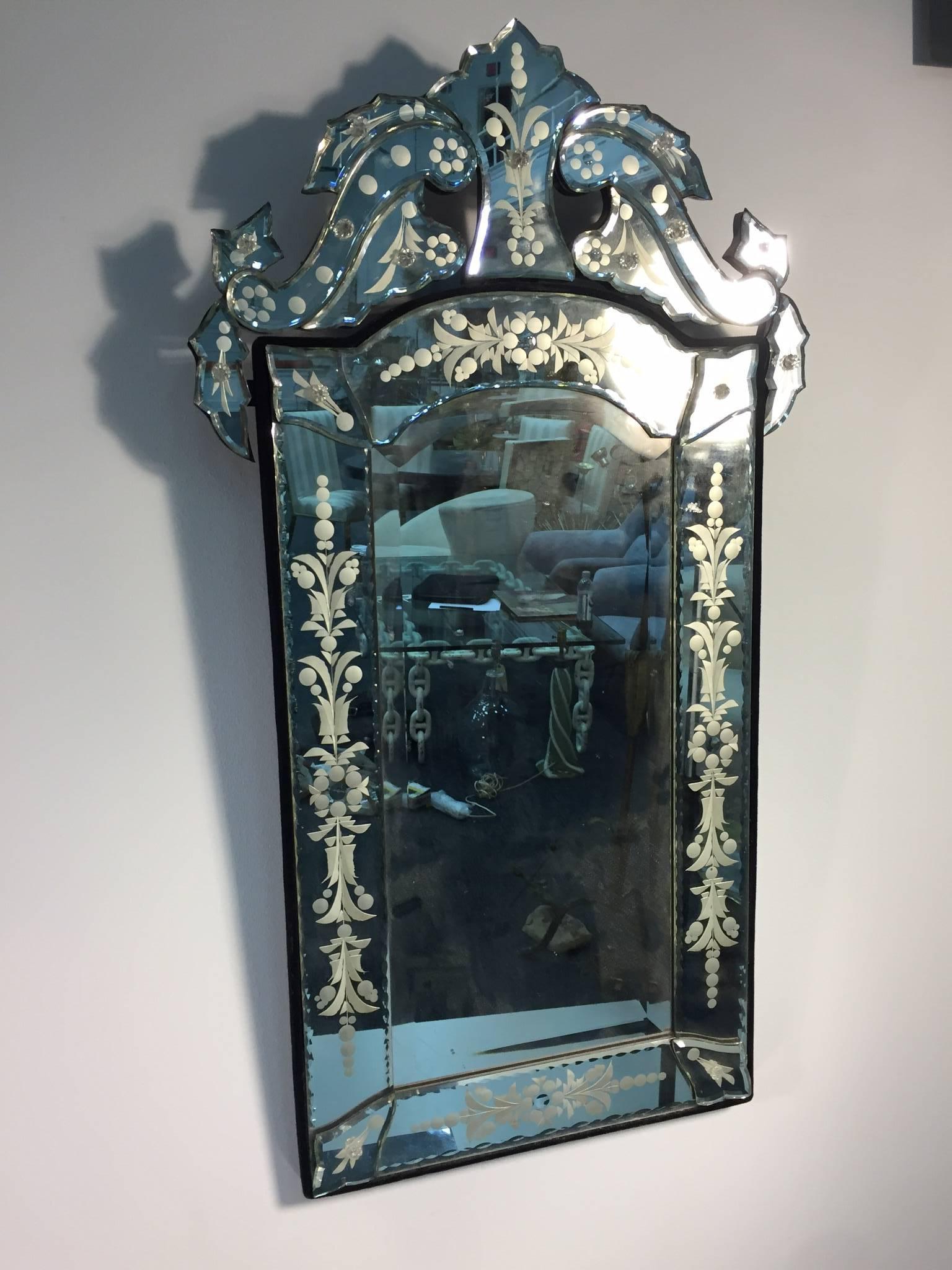 Italian Beautiful Cut-Glass and Etched Venetian Wall Mirror For Sale
