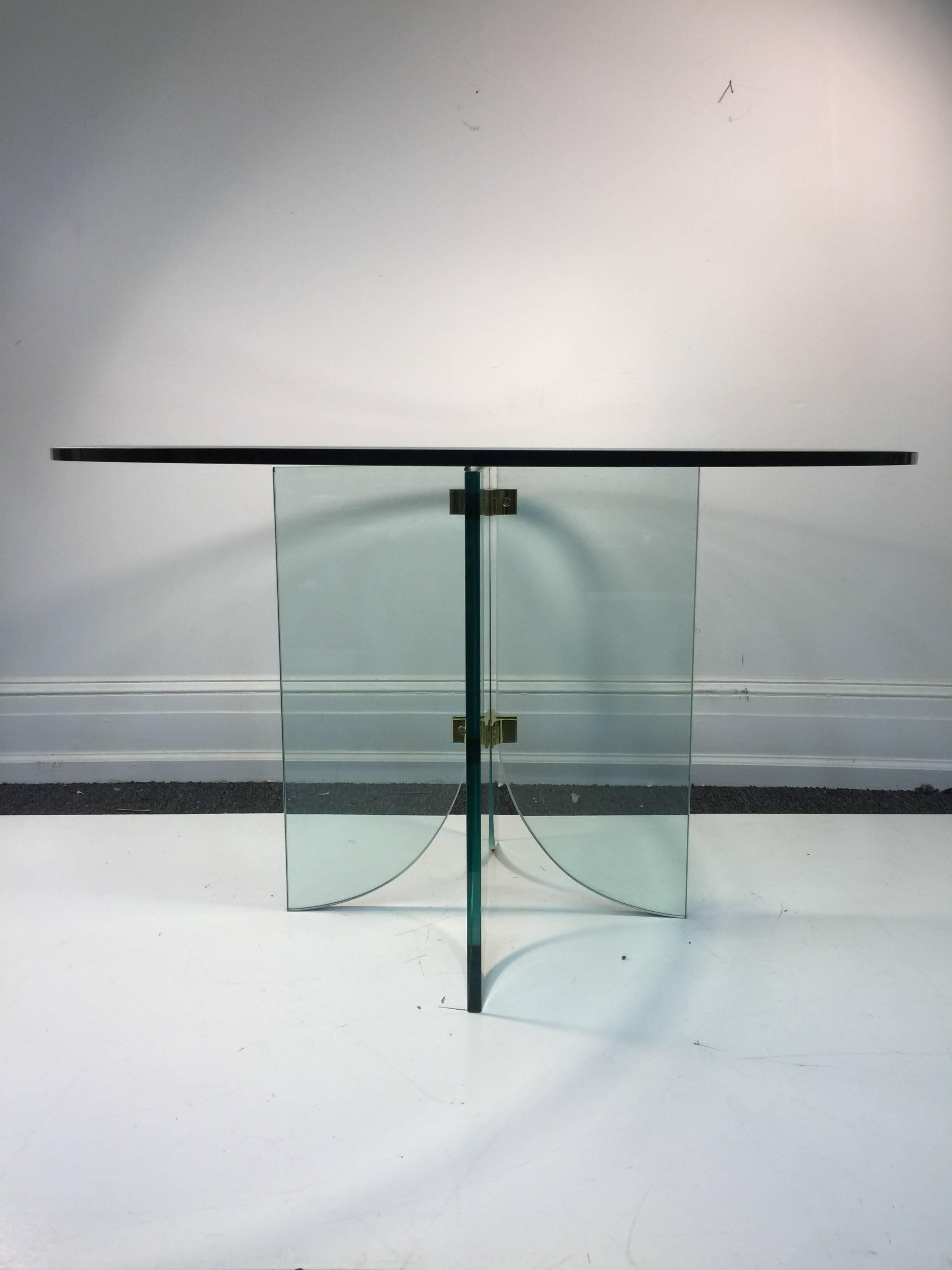 American Phenomenal Pace Pedestal Glass Dining Table, circa 1970 For Sale