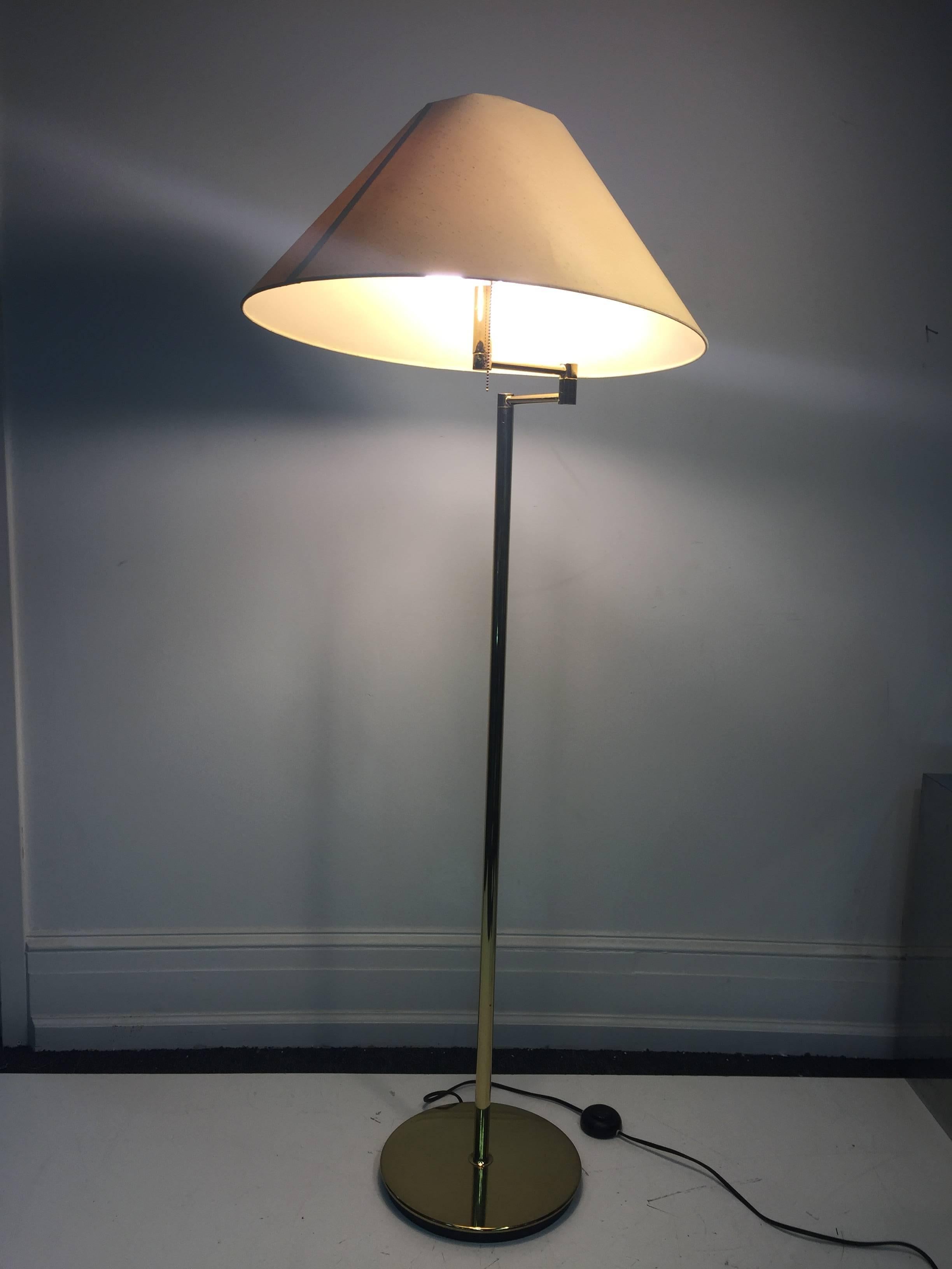 20th Century Exceptional Italian Brass Floor Lamp in the Manner of Cedric Hartman, circa 1970 For Sale