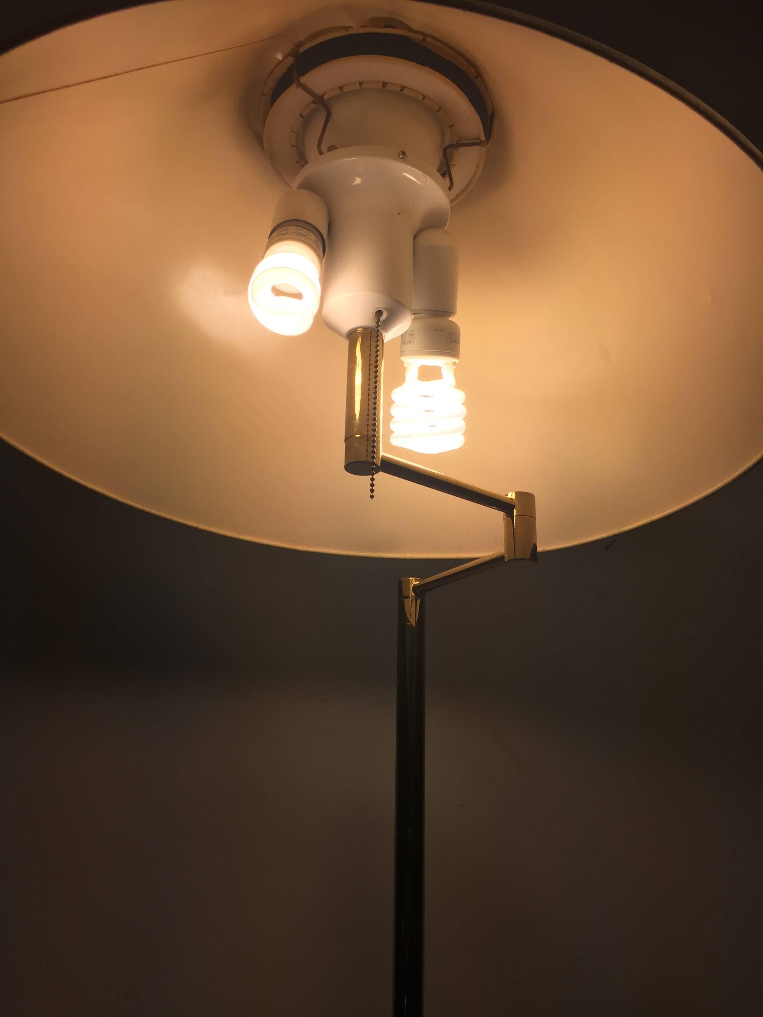 Exceptional Italian Brass Floor Lamp in the Manner of Cedric Hartman, circa 1970 For Sale 1