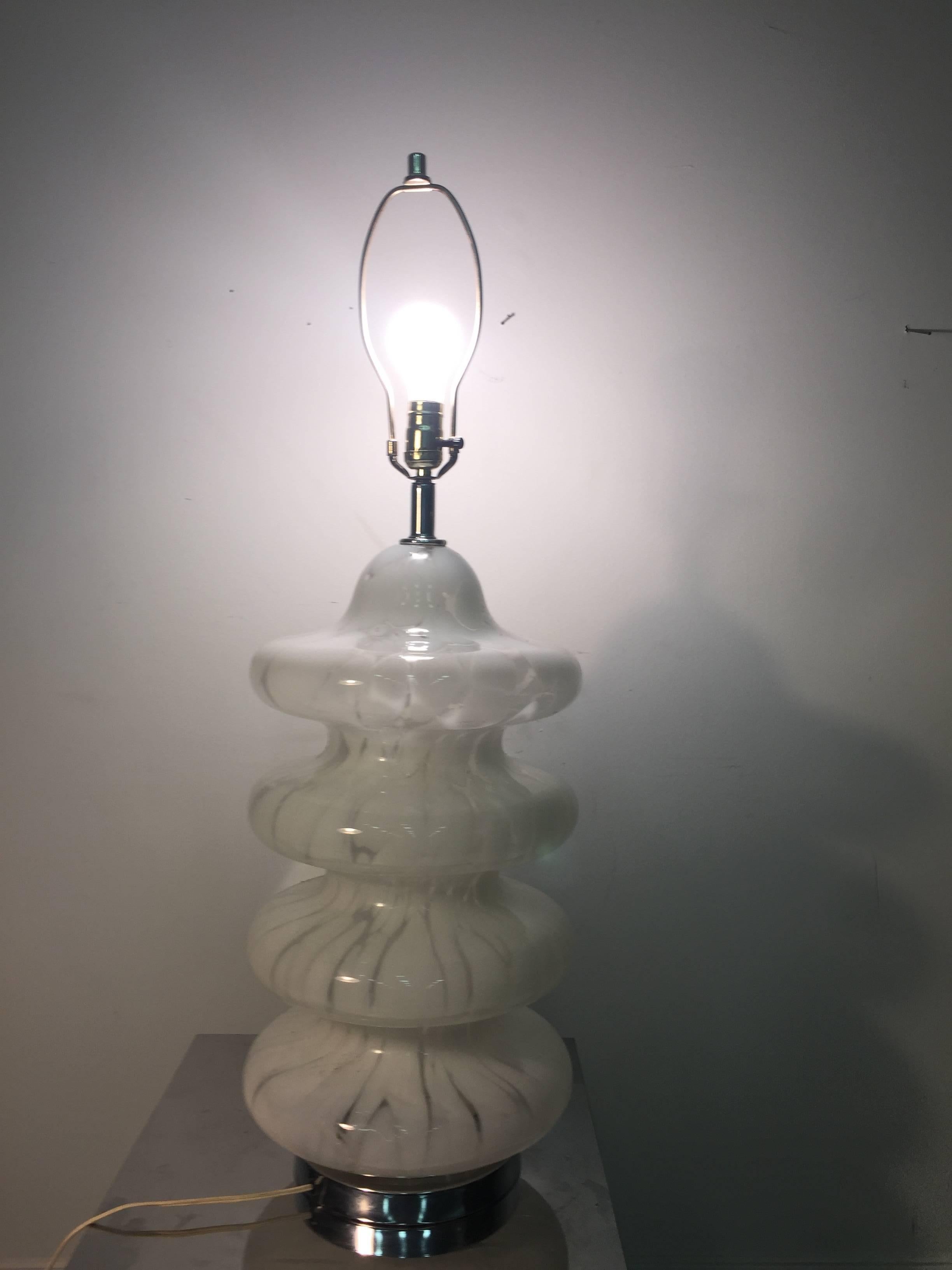 A wonderful white and clear Murano glass table lamp by Barovier & Toso with bulbous tiers and chrome base, circa 1960. Measures: The height is 22
