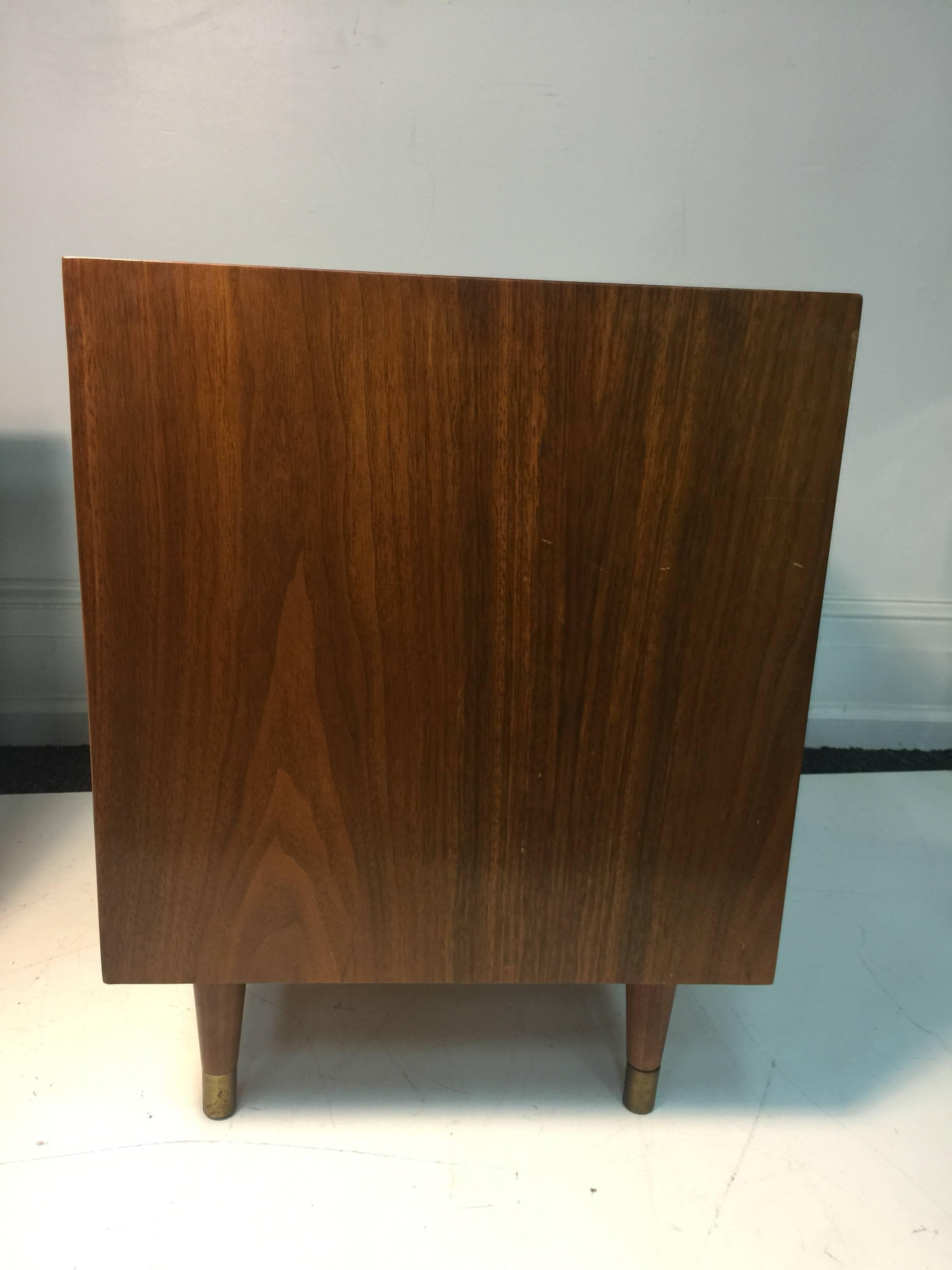 Mid-Century Modern Magnificent Pair of Nightstands in the Manner of Paul McCobb, circa 1960 For Sale