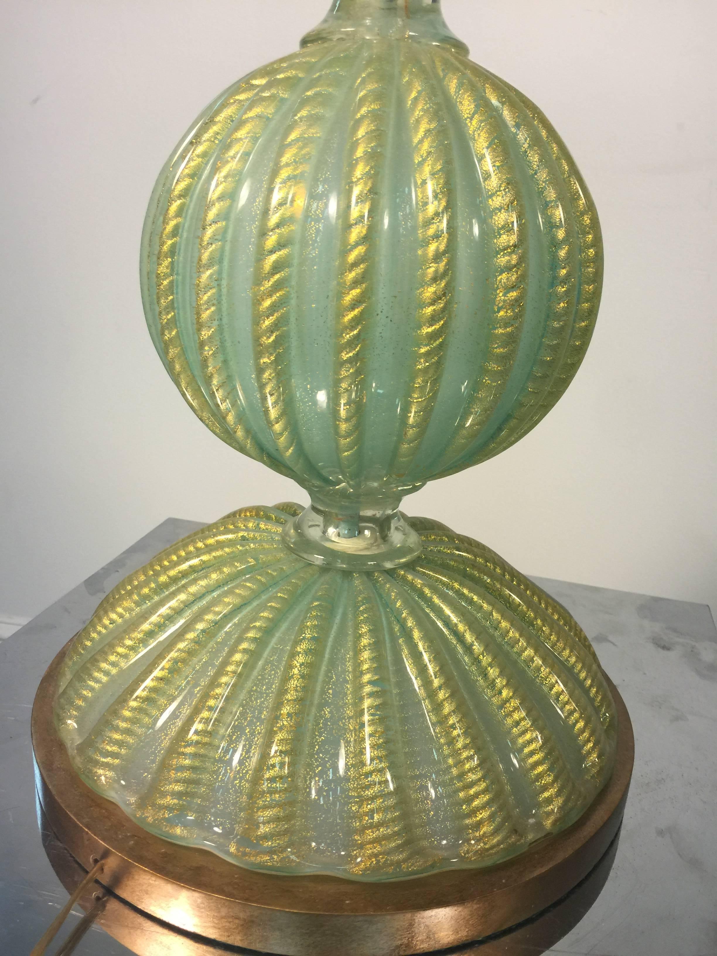 Beautiful Barovier & Toso Murano Glass Cordonato D'Oro Table Lamp In Good Condition For Sale In Mount Penn, PA