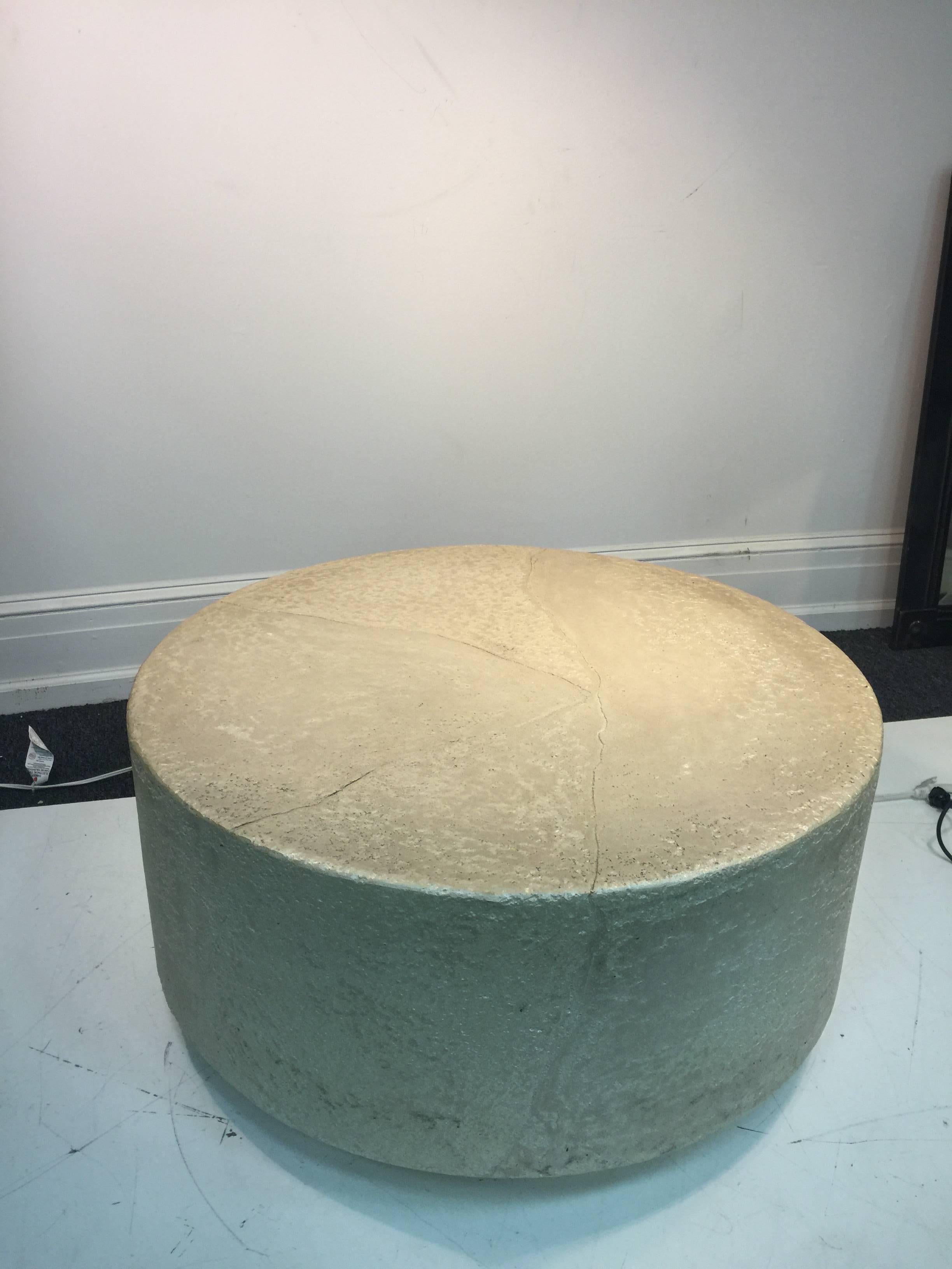 Great Modern Circular Coffee Table or Pedestal Made of Cast Resin For Sale 2