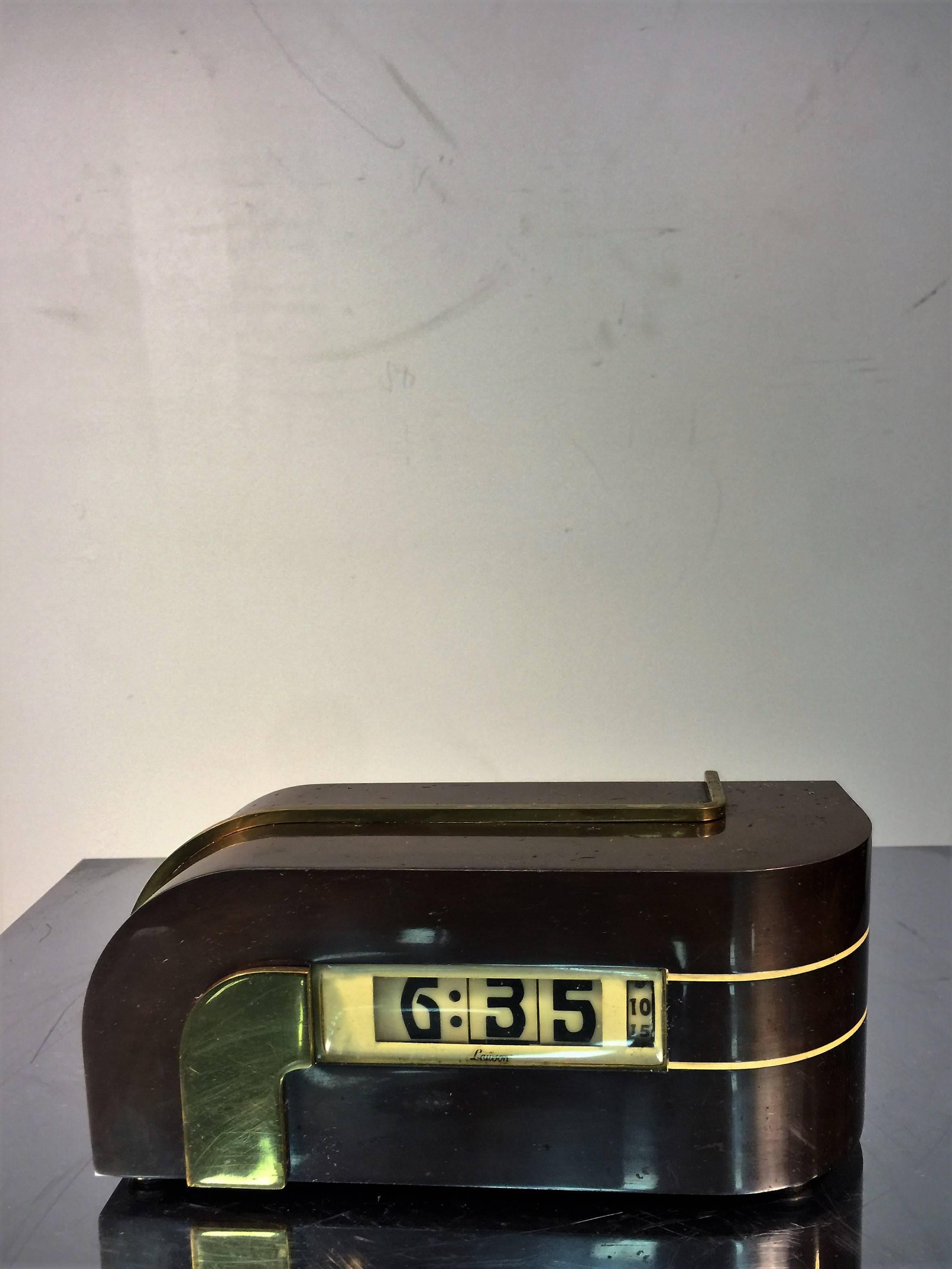 Streamline KEM Weber Art Deco Digital Clock In Excellent Condition For Sale In Mount Penn, PA