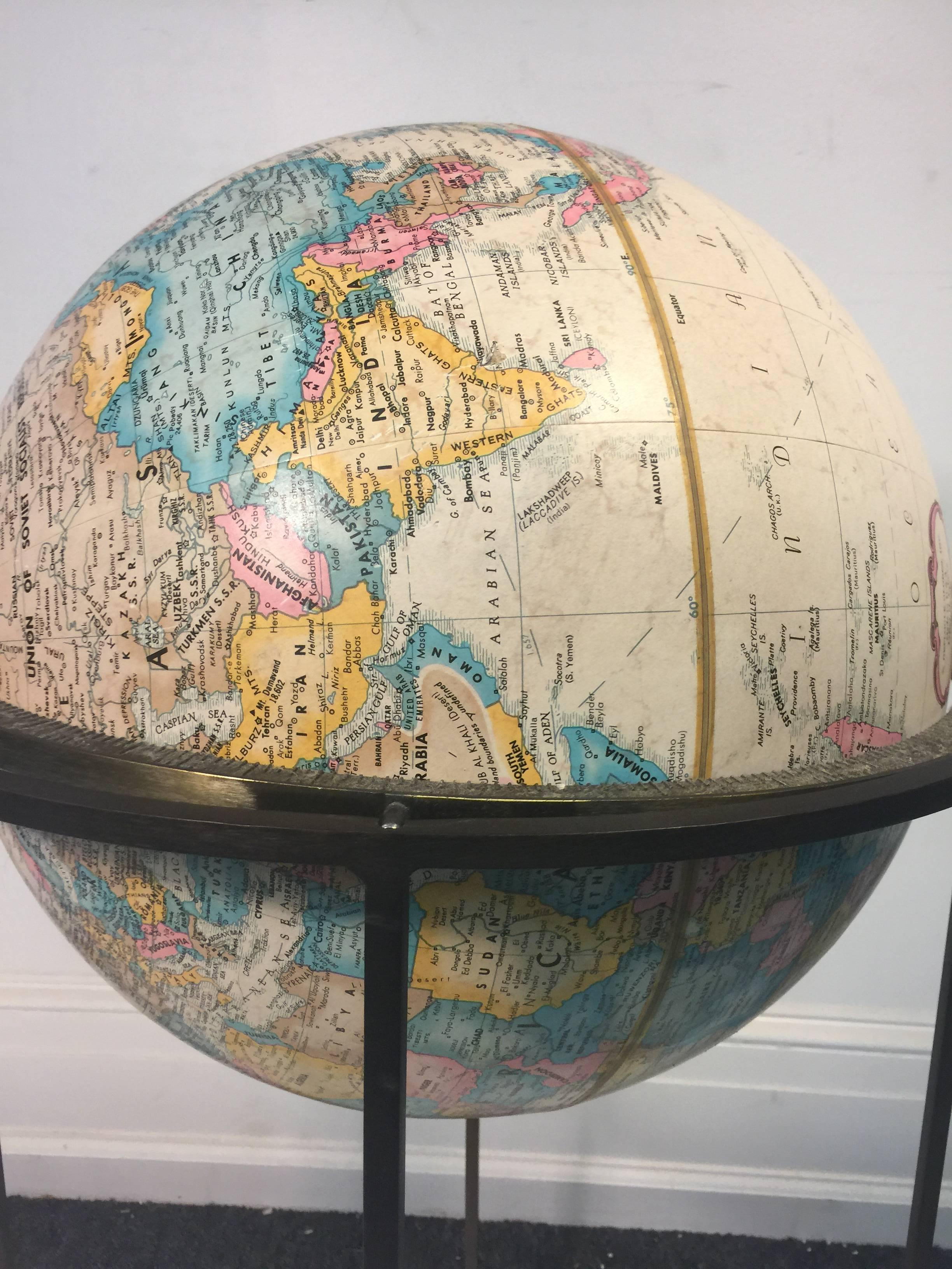 20th Century Modernistic World Globe with Great Design in the Manner of Paul McCobb For Sale