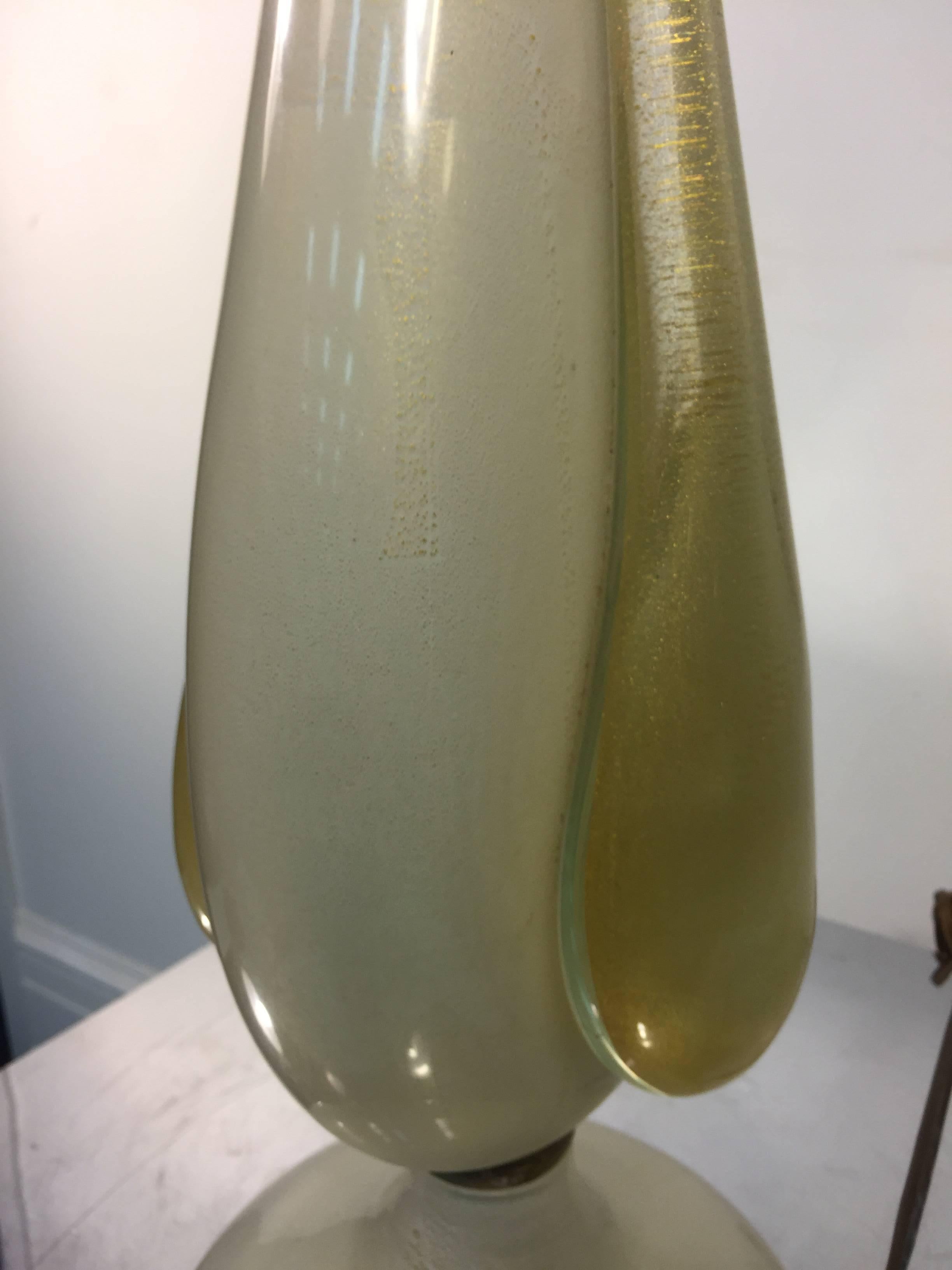 20th Century Fantastic Murano Glass Italian Table Lamp with Gold Flakes by Flavio Poli For Sale