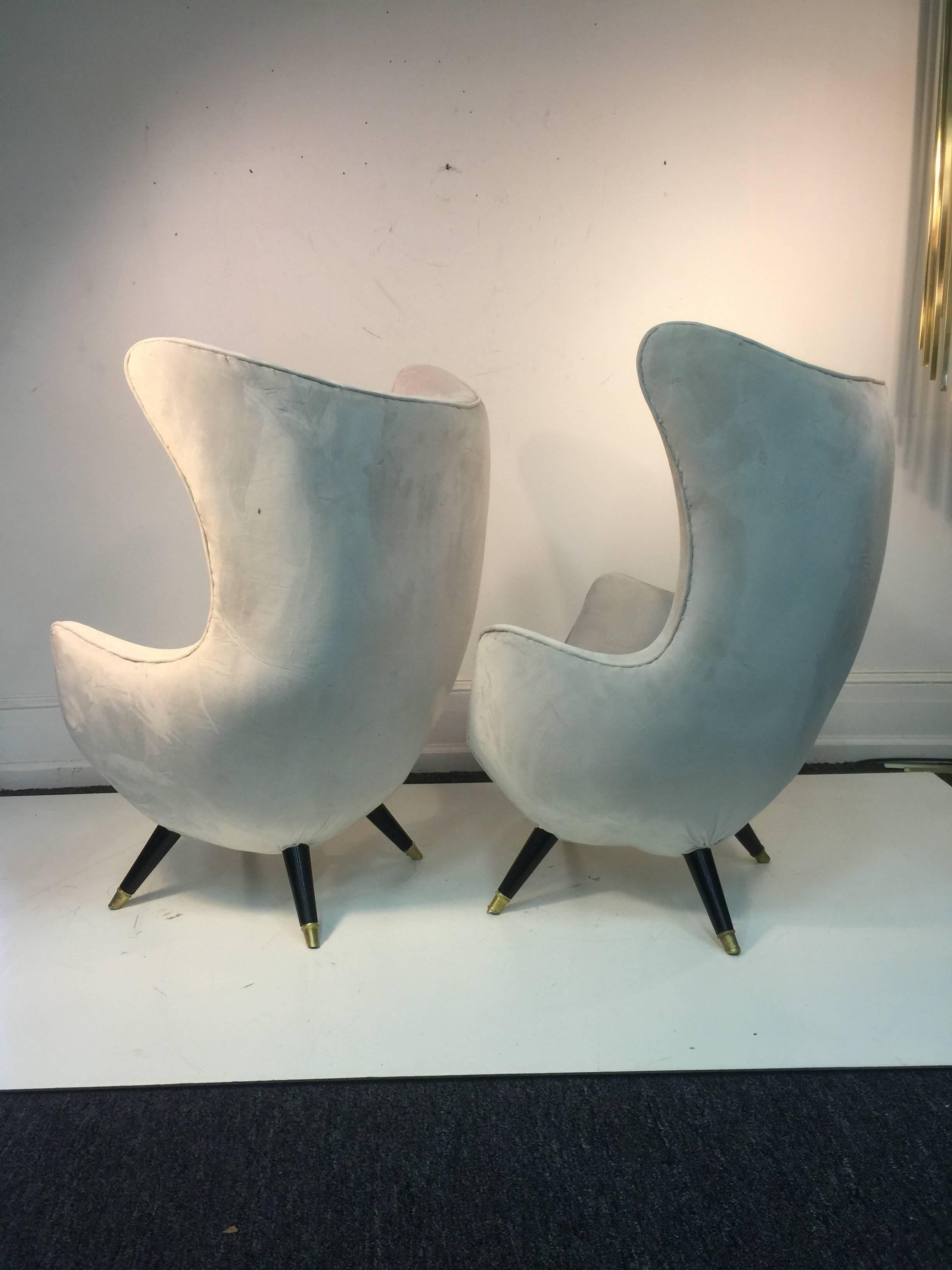 A stunning pair of sculptural Italian lounge chairs in the manner of Carlo Mollino, circa 1970.