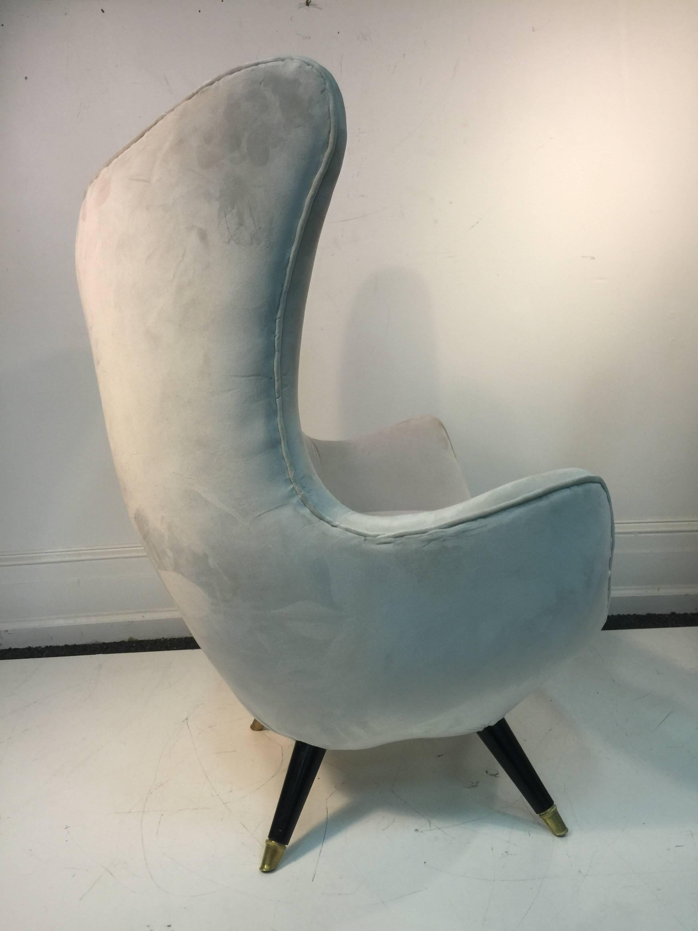 20th Century Stunning Pair of Sculptural Lounge Chairs in the Manner of Carlo Mollino For Sale