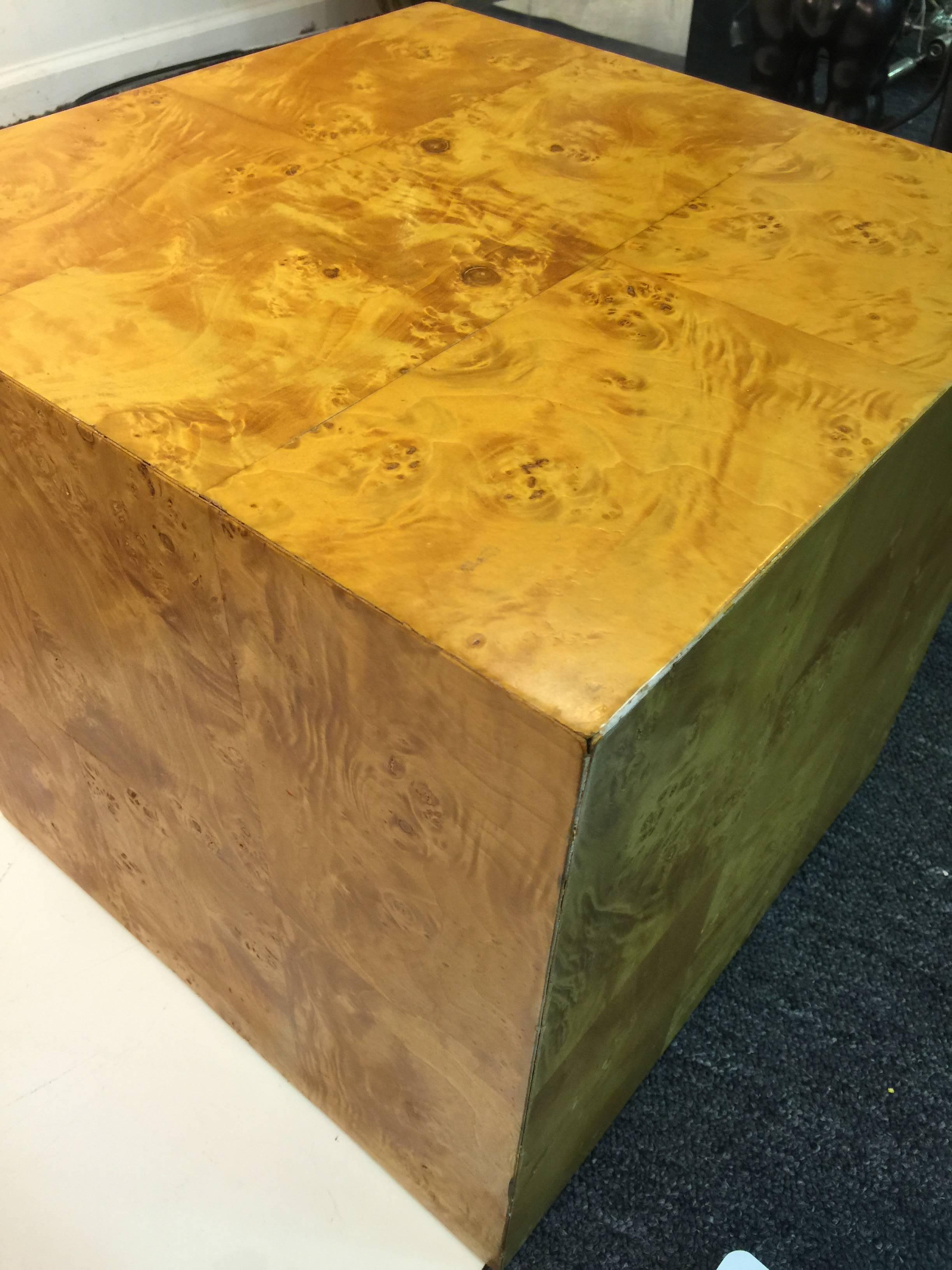 Modern Pair of Marvelous Milo Baughman Burl Wood Cube-Shaped Side Tables