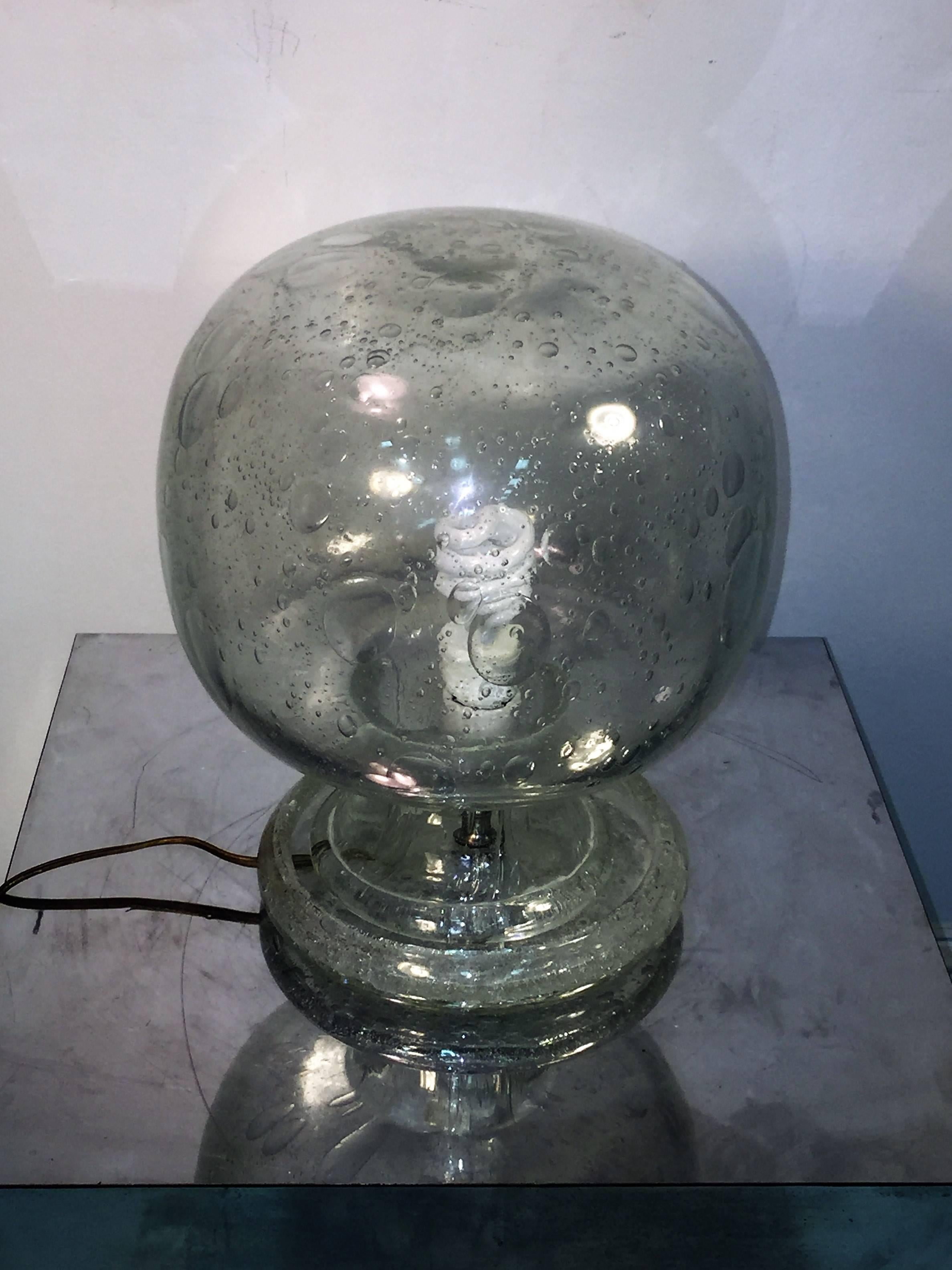 Stunning thick handblown Molten bubble design Murano glass table lamp by Alfredo Barbini for Cenedese in the 1970s. A great modern design that encompasses both Illumination and glass sculpture. The measurements of the base are 8