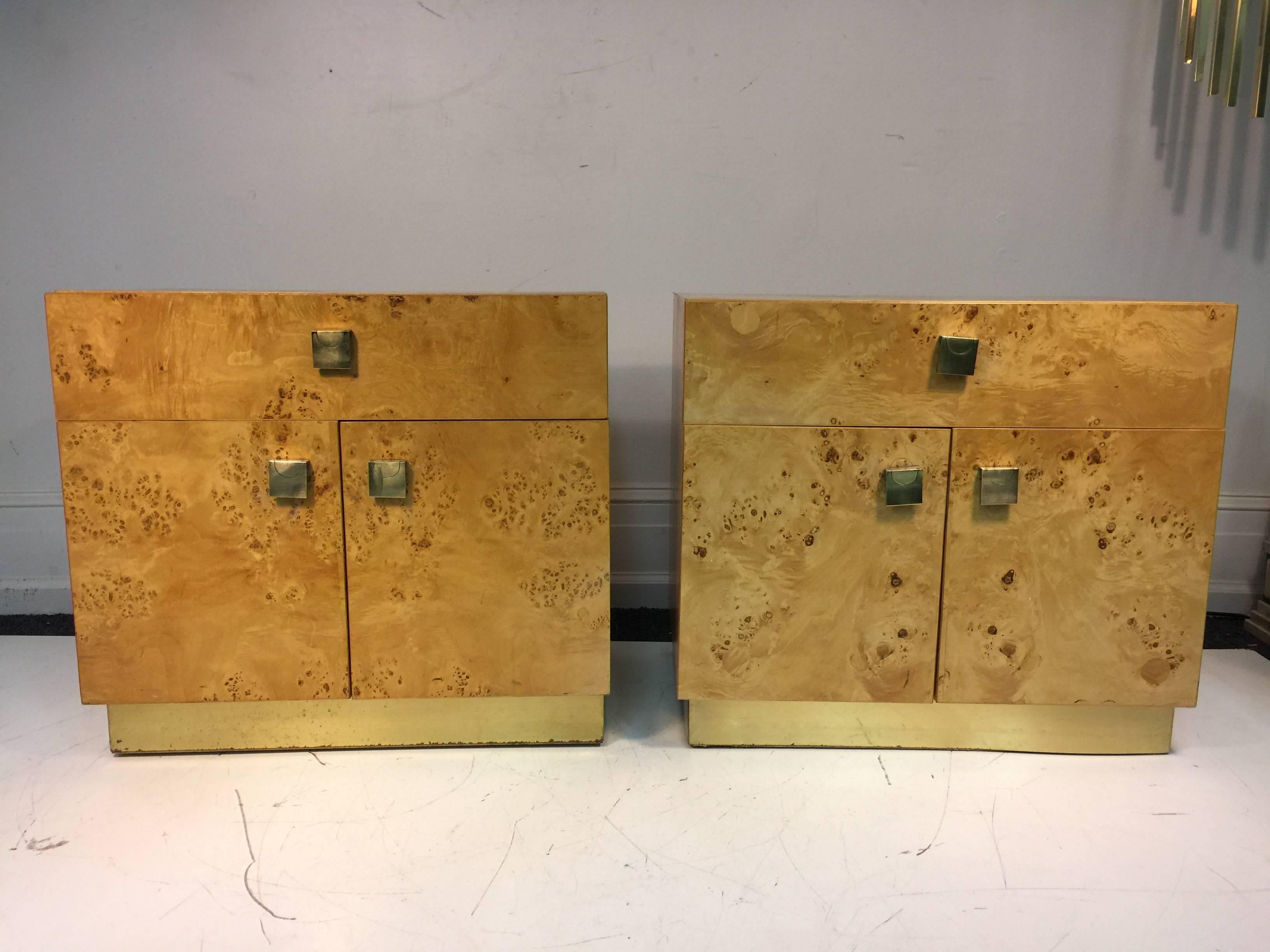 A beautiful pair of burl wood nightstands with original brass hardware by Milo Baughman for Founders Furniture by Thomasville, circa 1970. Good vintage condition with age appropriate wear. Some light scratches on the tops.