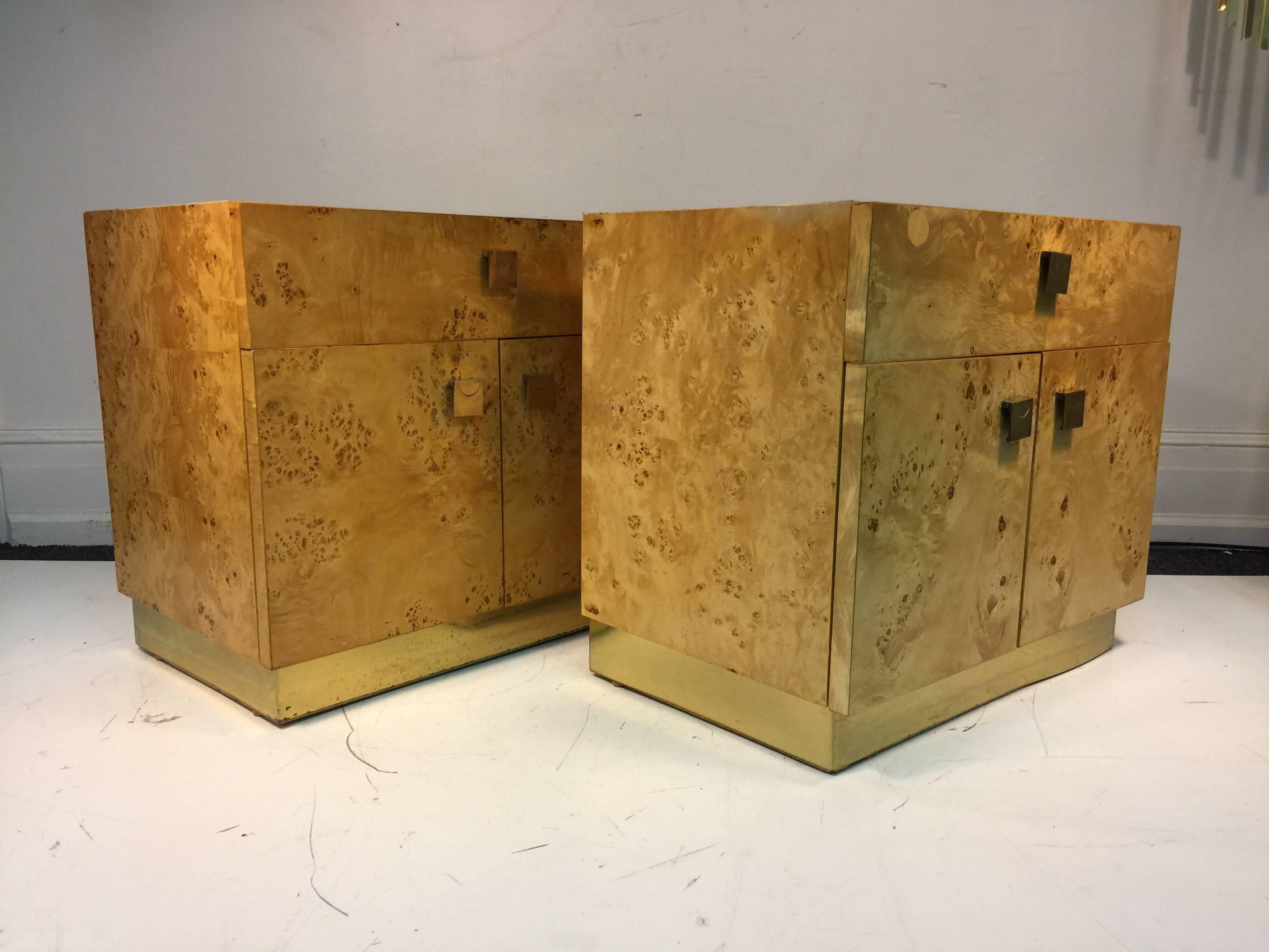 Beautiful Pair of Burl Wood Nightstands by Milo Baughman 1