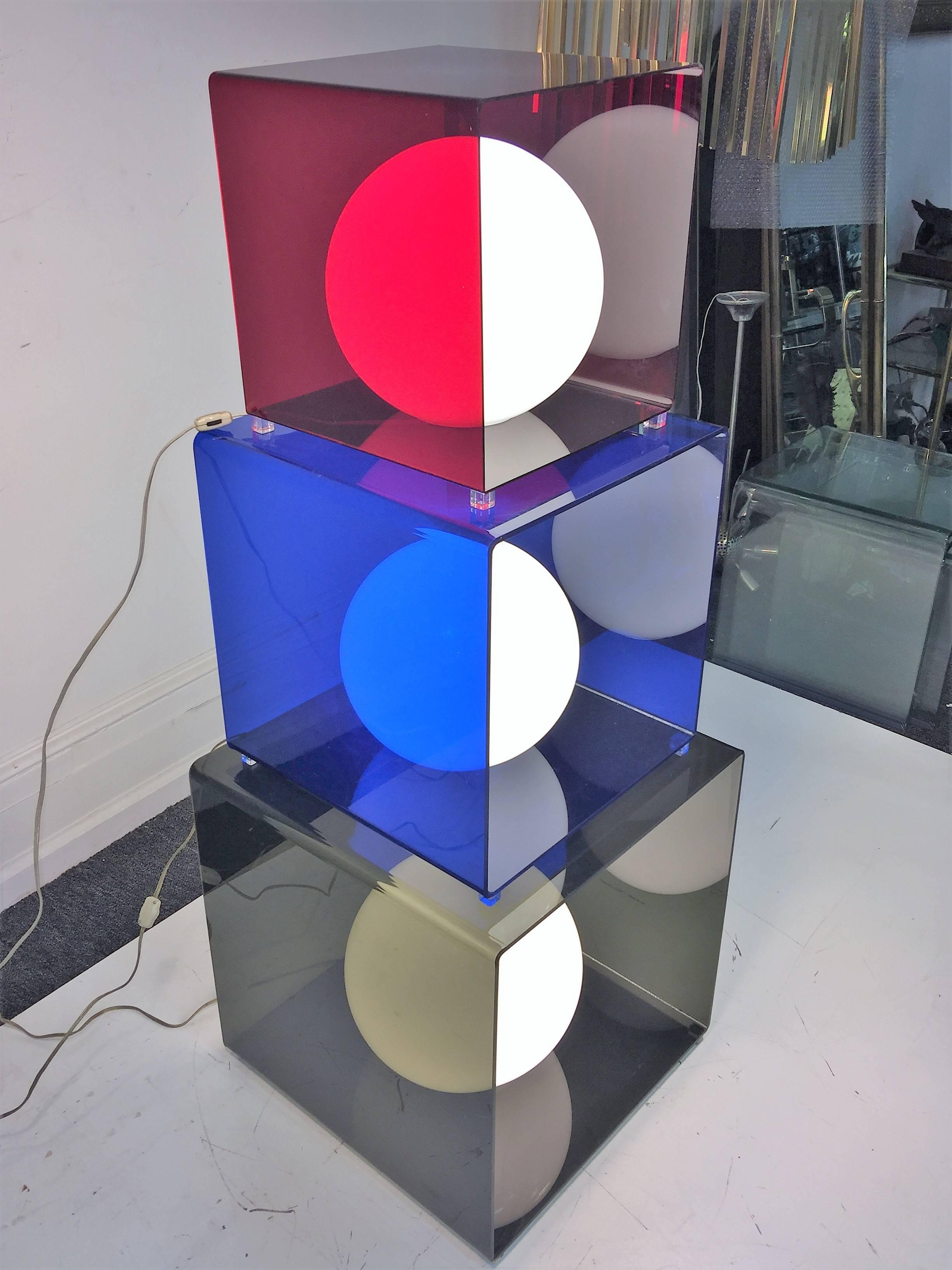 American Great Pop Art Trio of Modernist Red, Blue and Grey Lucite Cube Lamps For Sale