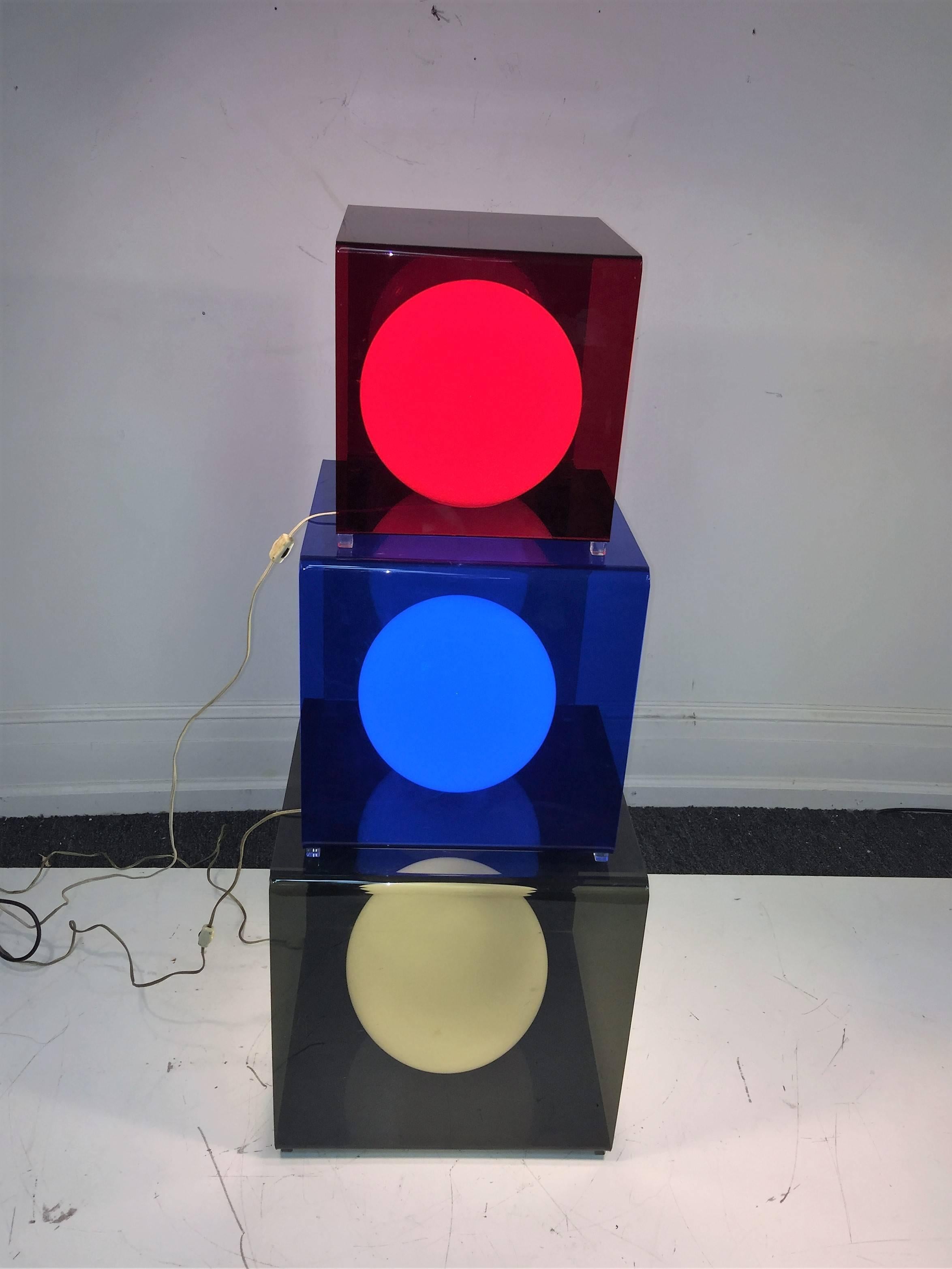 Great Pop Art Trio of Modernist Red, Blue and Grey Lucite Cube Lamps In Excellent Condition For Sale In Mount Penn, PA