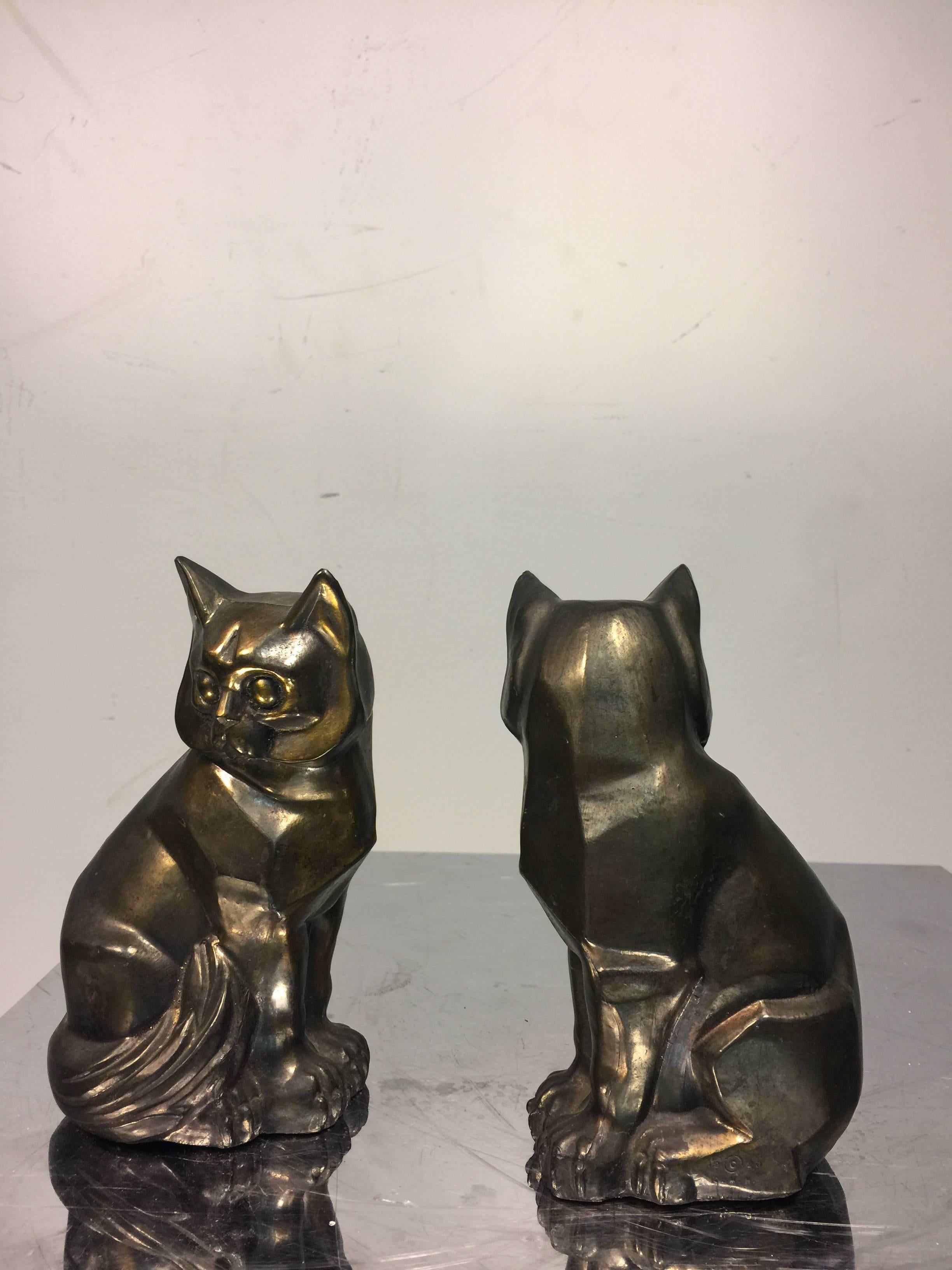 American Art Deco Style Pair of Cast Metal Cubist Cat Form Bookends For Sale