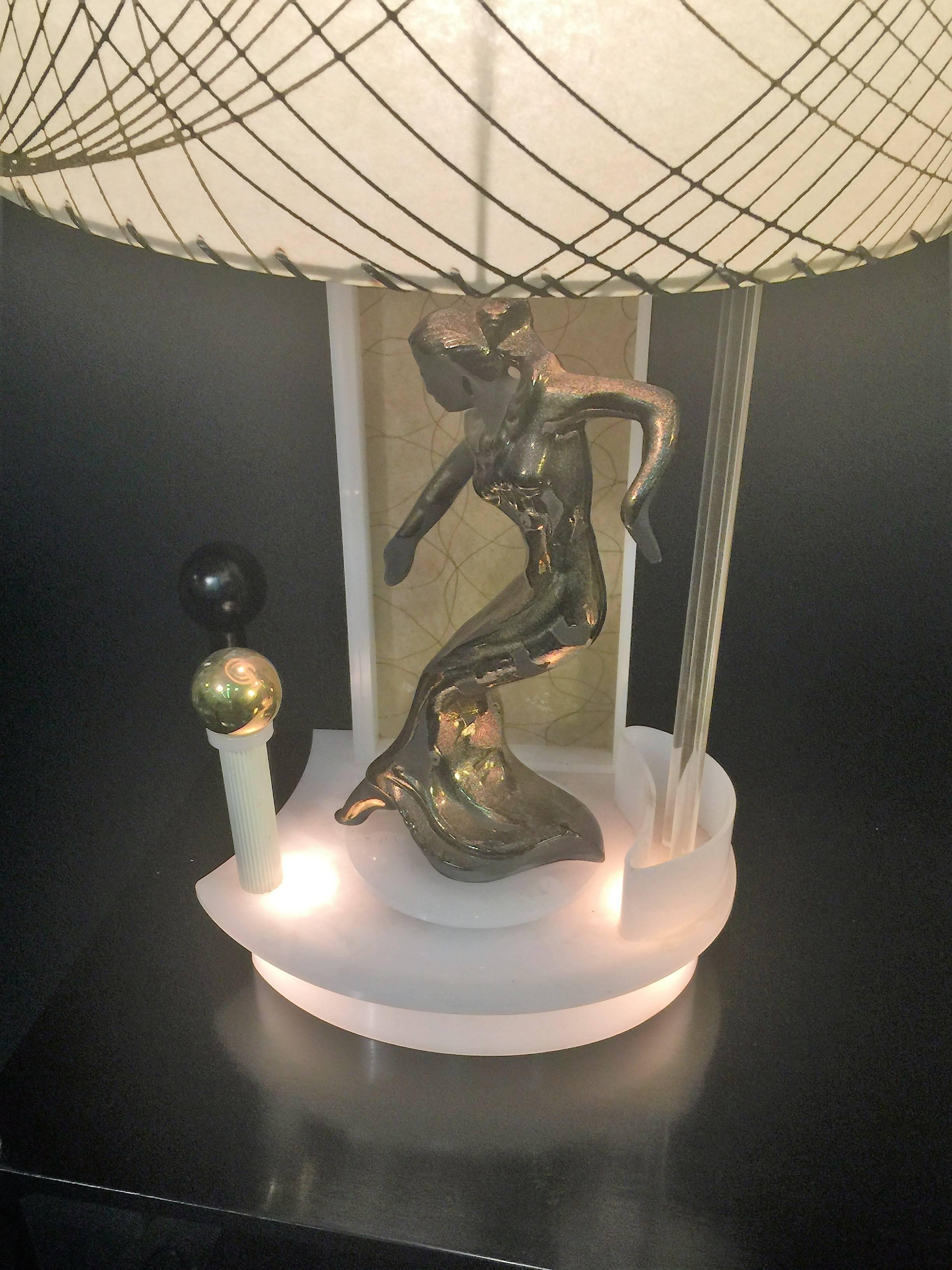 American Great Pair of 1950s Moss Modernist Spinning Dancers Lucite Lamps For Sale