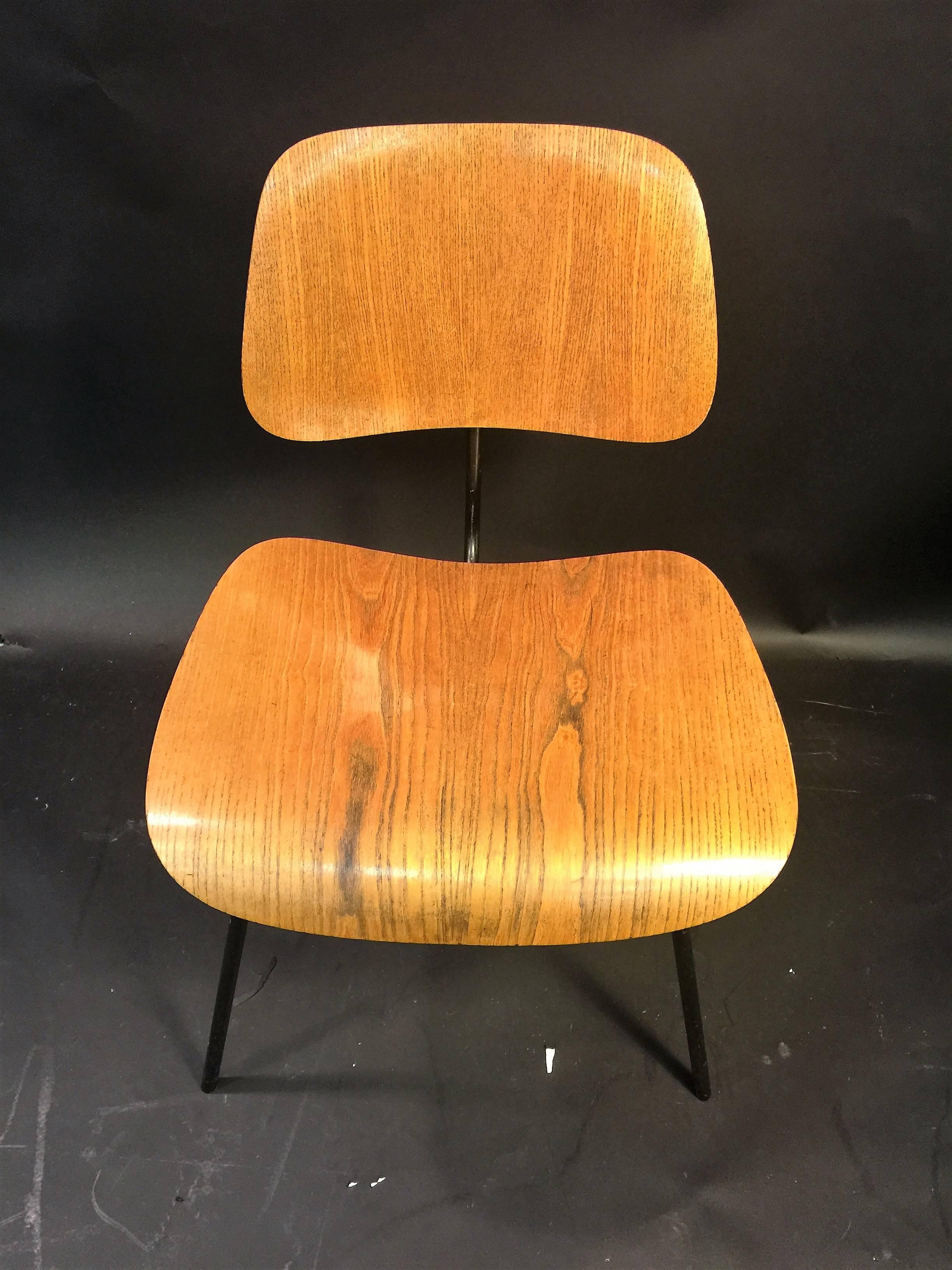 Pair of Early Charles Eames LCM Chairs For Sale 1