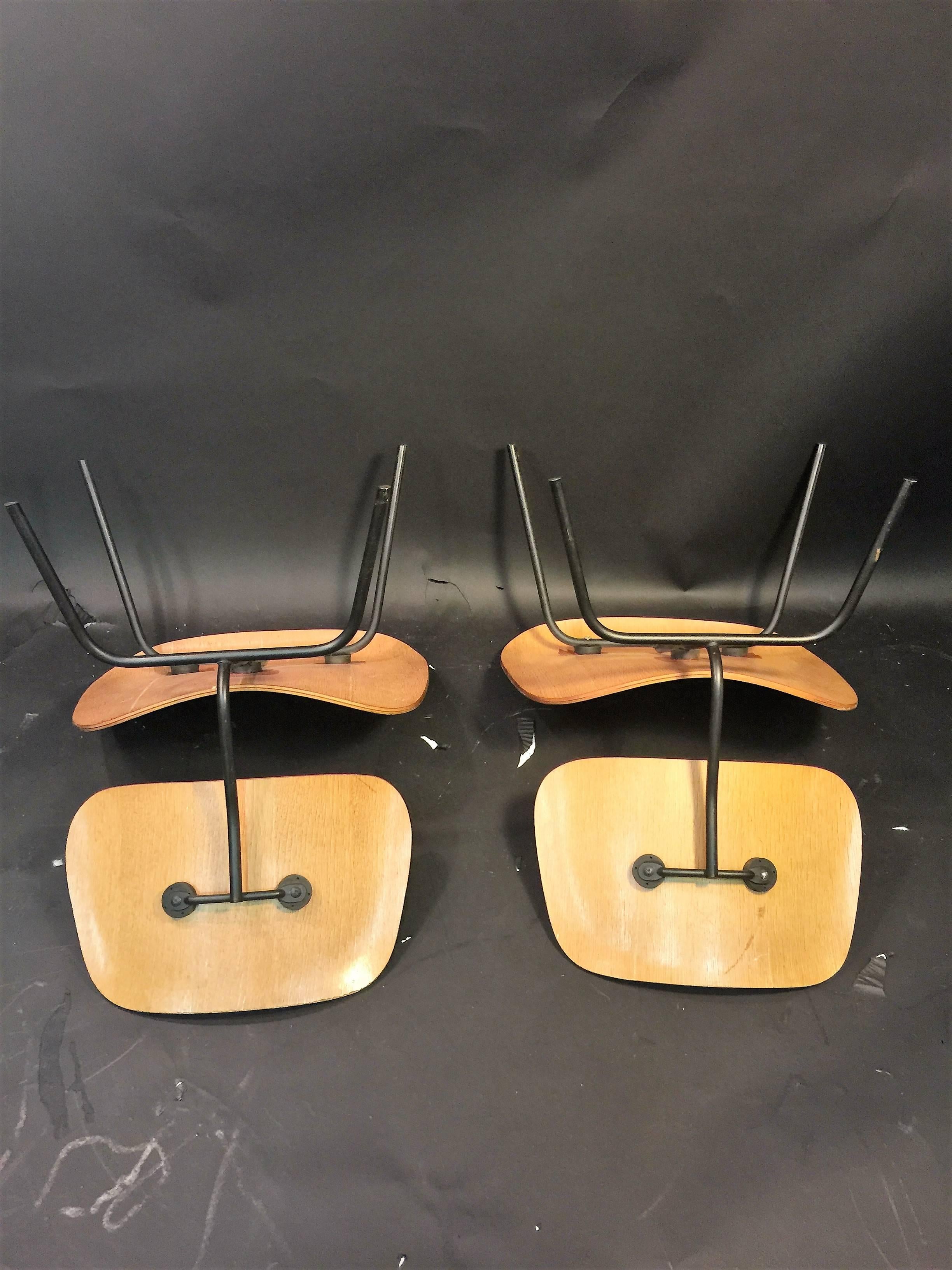 Pair of Early Charles Eames LCM Chairs For Sale 4