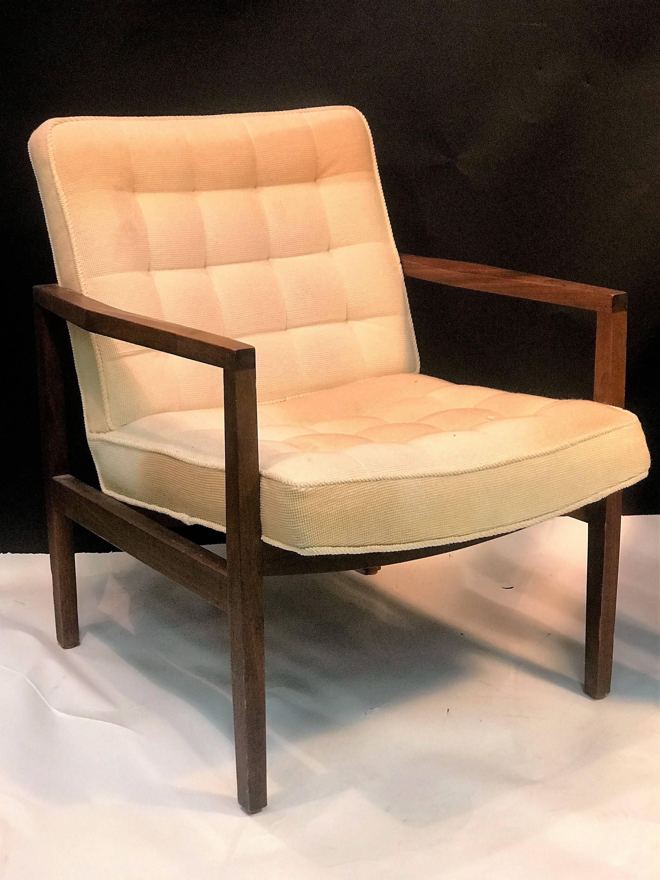 American Sharp Pair of Mid-Century Modern Armchairs Attributed to Edward Wormley For Sale