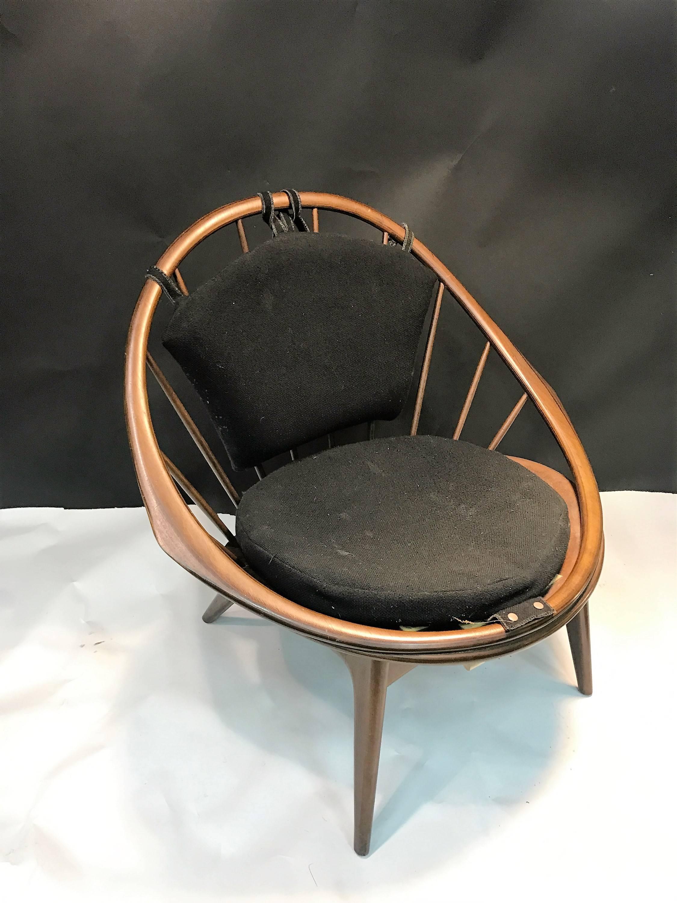 Round form with spoke back sculptural chair with four dowel legs designed in the 1960s-1970s. Would be perfect in your Mid-Century interior.