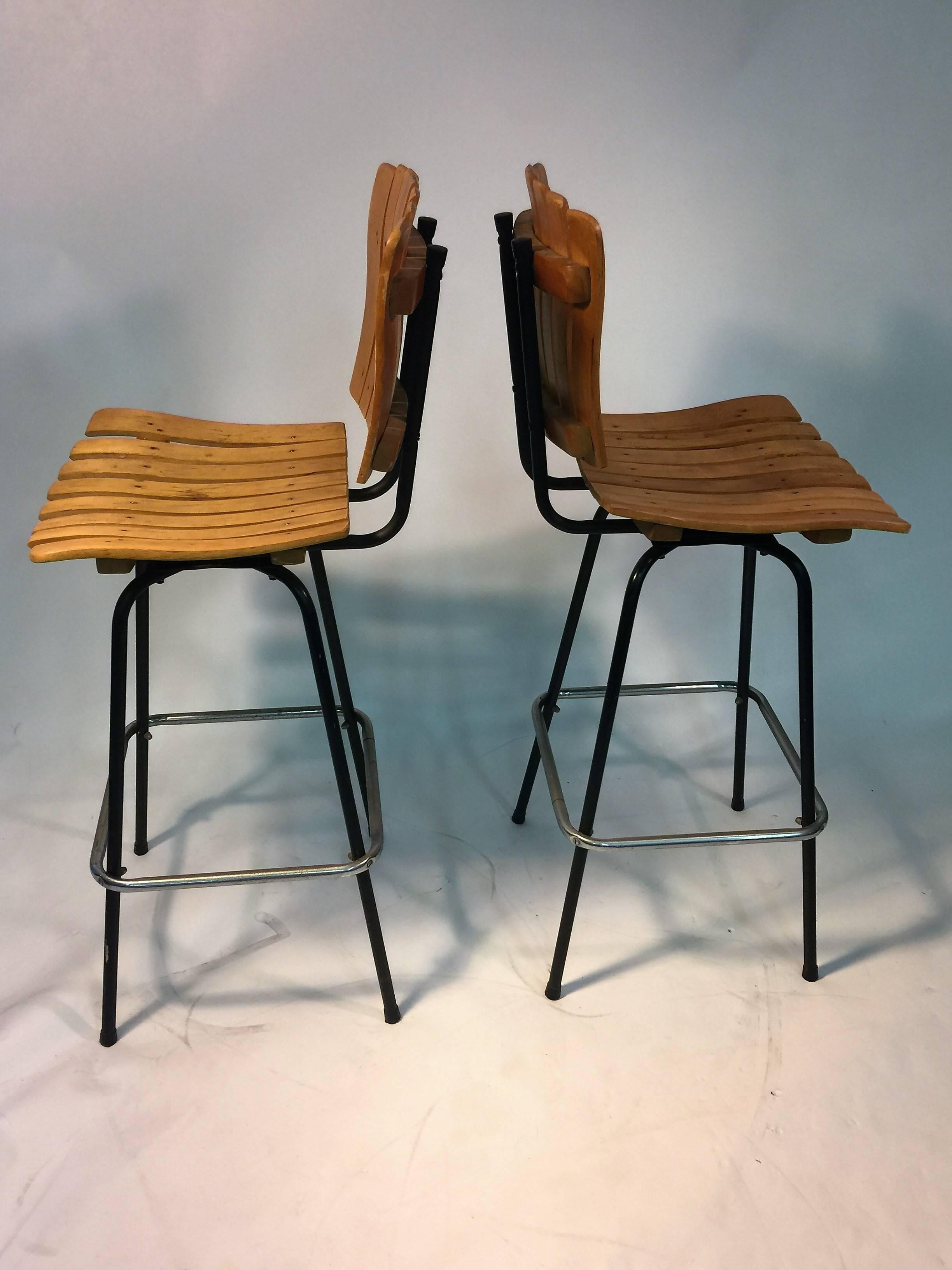 Mid-Century Modern Great Paul McCobb Style Mid-Century Suite of Four Slatted Wood Bar Stools For Sale