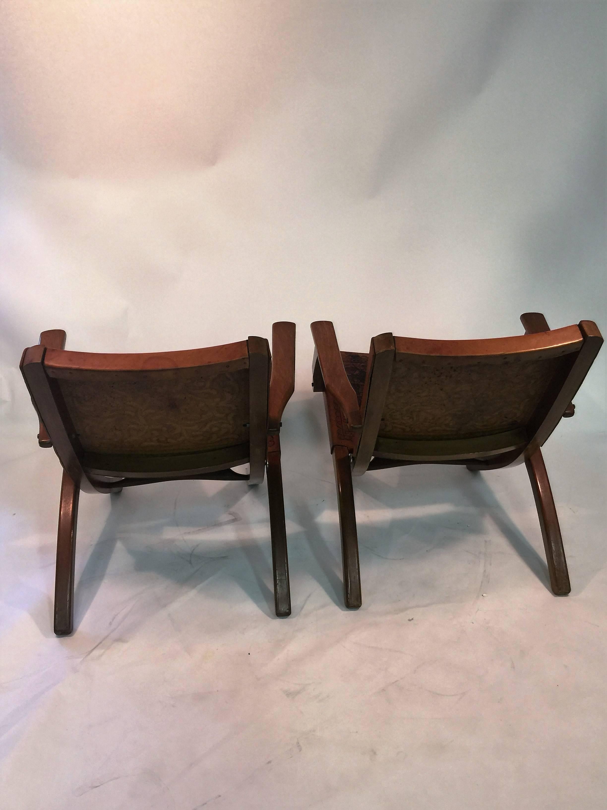 Mid-Century Modern Great Pair of Hans Wegner Style Saddle Tooled Leather Folding Chairs and Ottoman For Sale