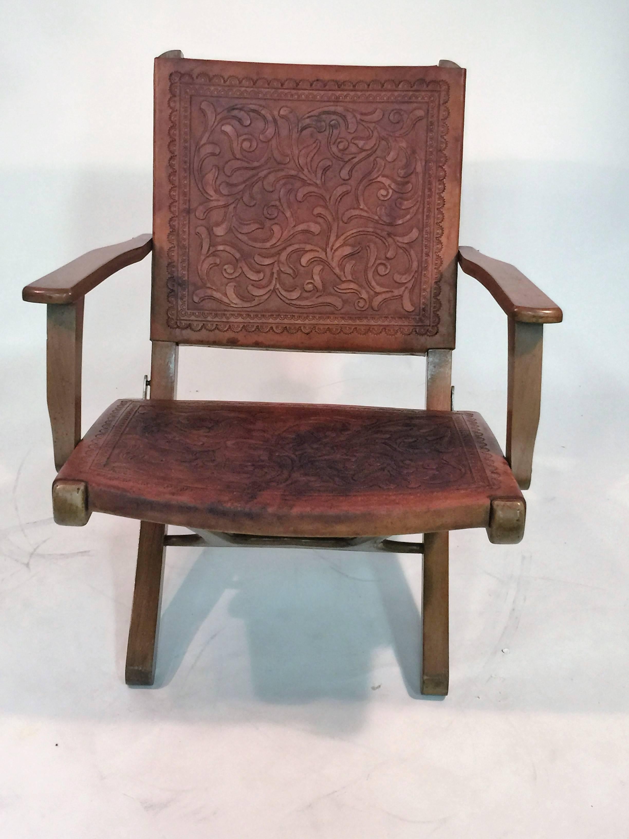 Mid-20th Century Great Pair of Hans Wegner Style Saddle Tooled Leather Folding Chairs and Ottoman For Sale