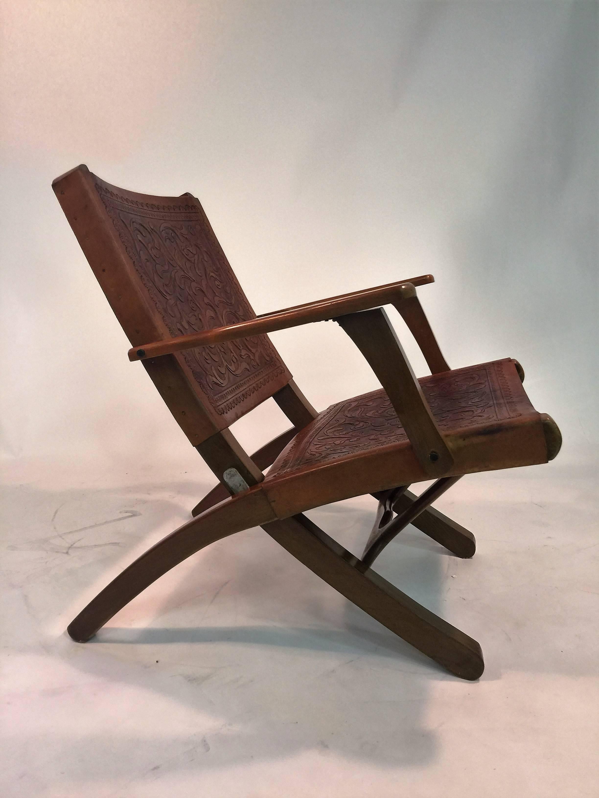 Great Pair of Hans Wegner Style Saddle Tooled Leather Folding Chairs and Ottoman For Sale 1