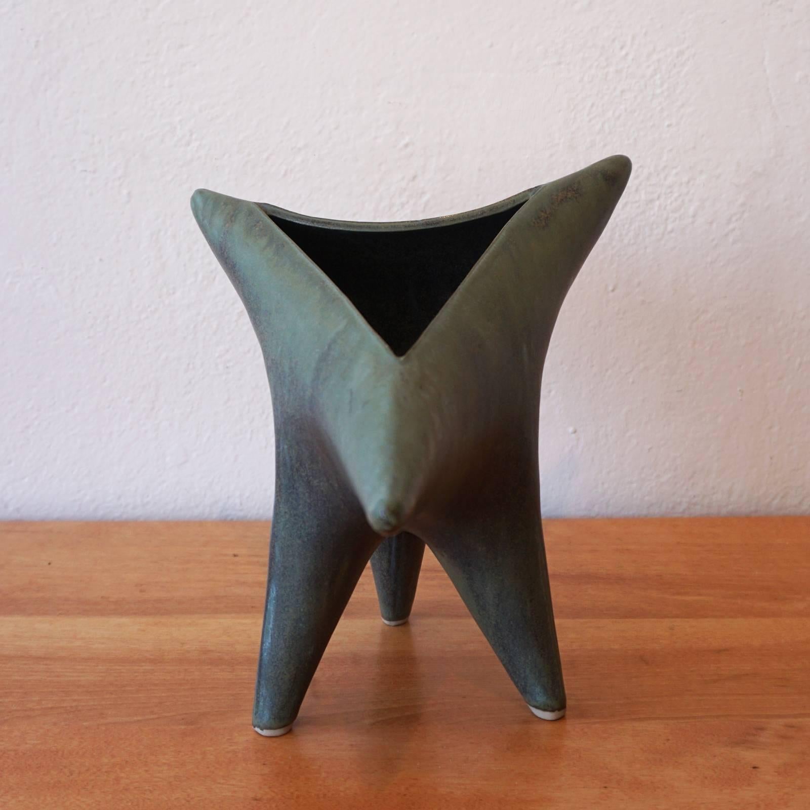 Three-Leg Japanese Ceramic Vessel In Excellent Condition In San Diego, CA