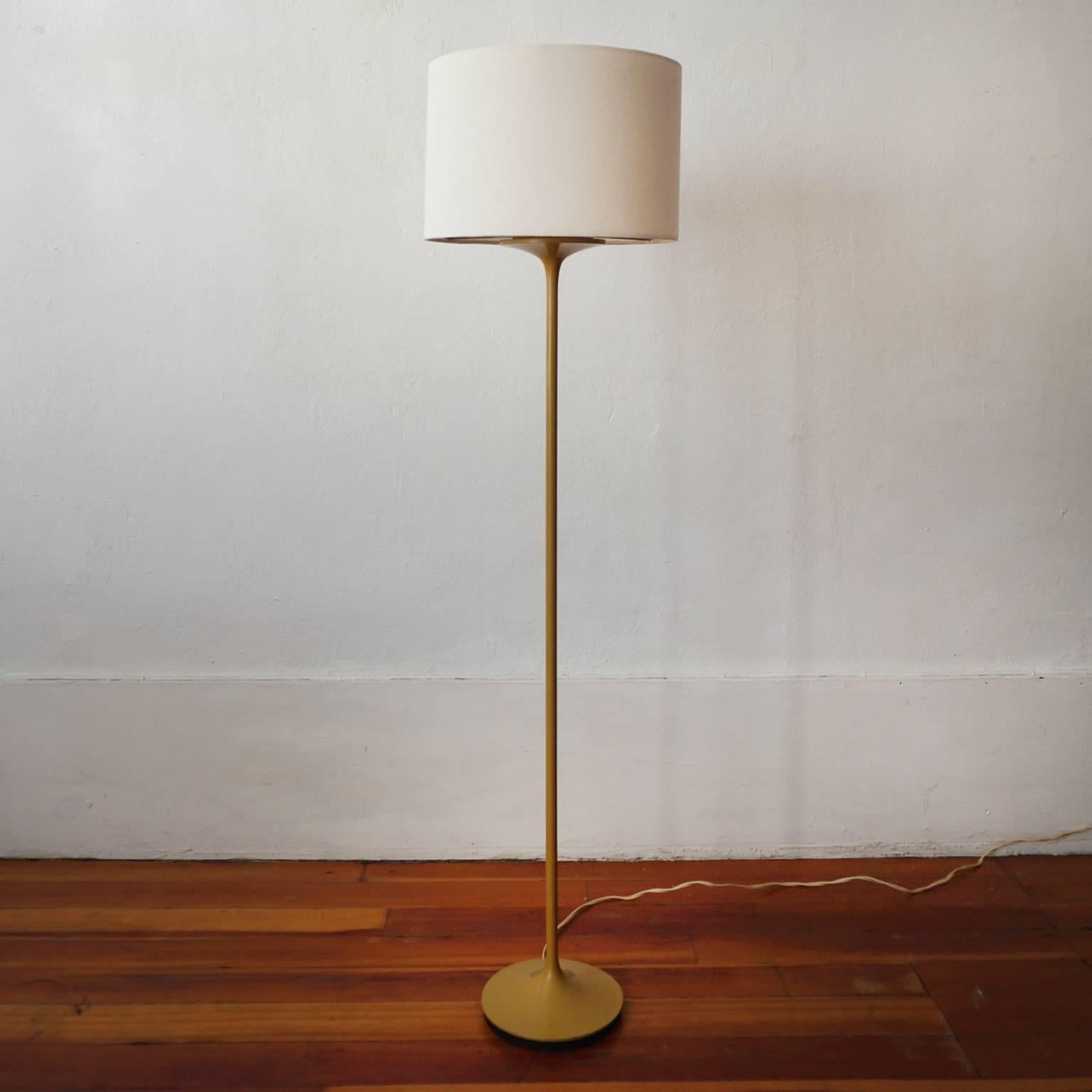 Chartreuse tulip base floor lamp by Bill Curry for his company, Design Line. Designed and manufactured in El Segundo, CA in the 1960s. Bill Curry's work was selected for multiple California Design exhibitions at the Pasadena Museum of Art.