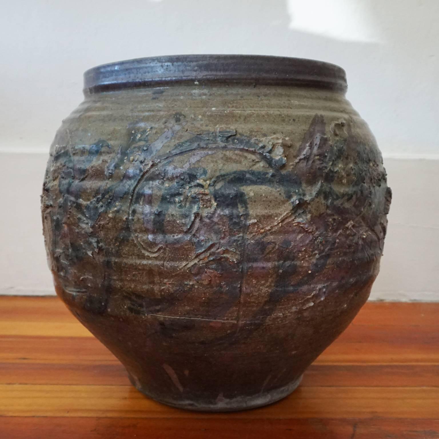 Large abstract expressionist ceramic pot by California ceramicist, Pete Scott. Incised design and expressive glaze. Signed on the bottom, circa 1960s.

Scott exhibited in California craft and pottery shows in the early 1960s.
    