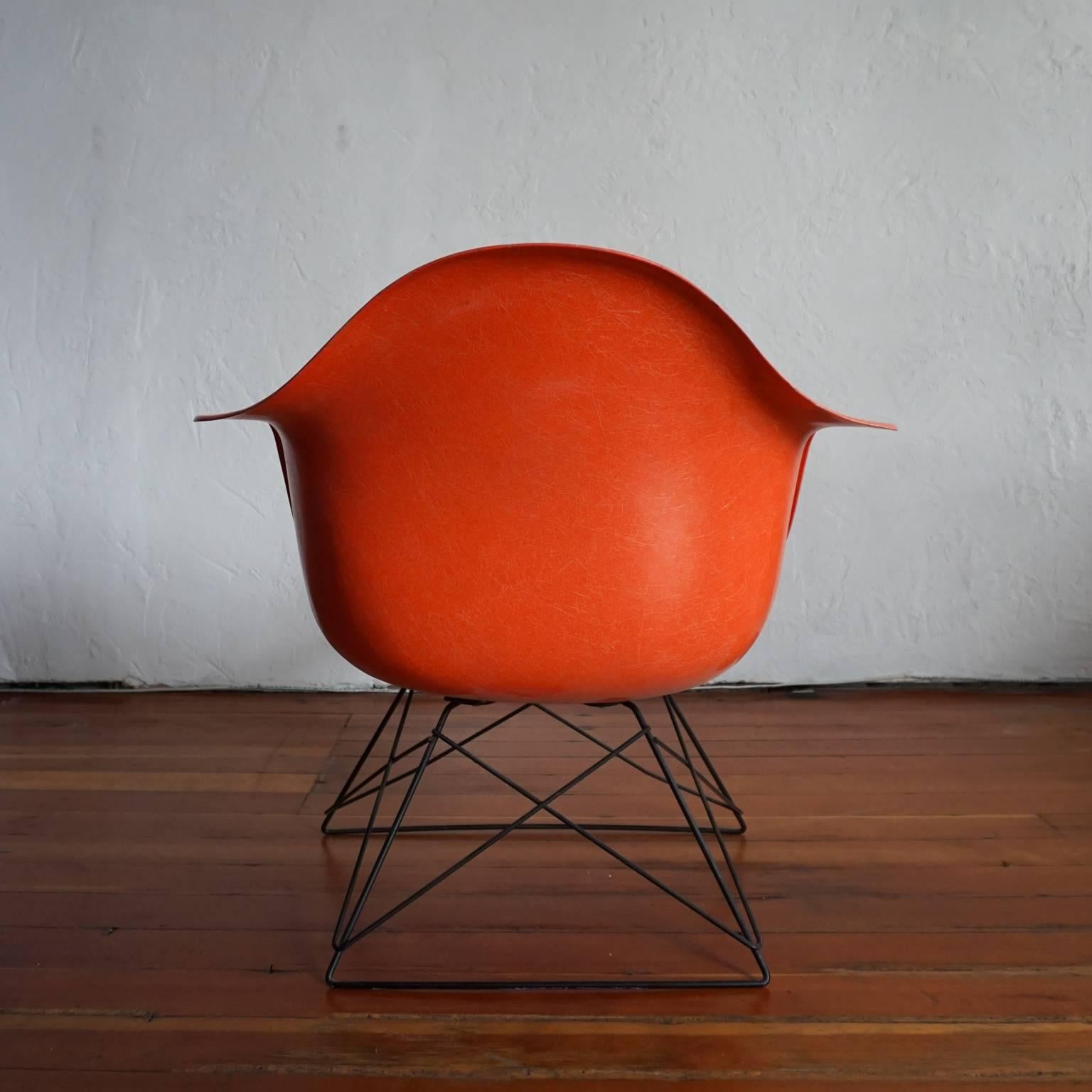 Mid-Century Modern 1950s Eames LAR Cats Cradle Fiberglass Chair