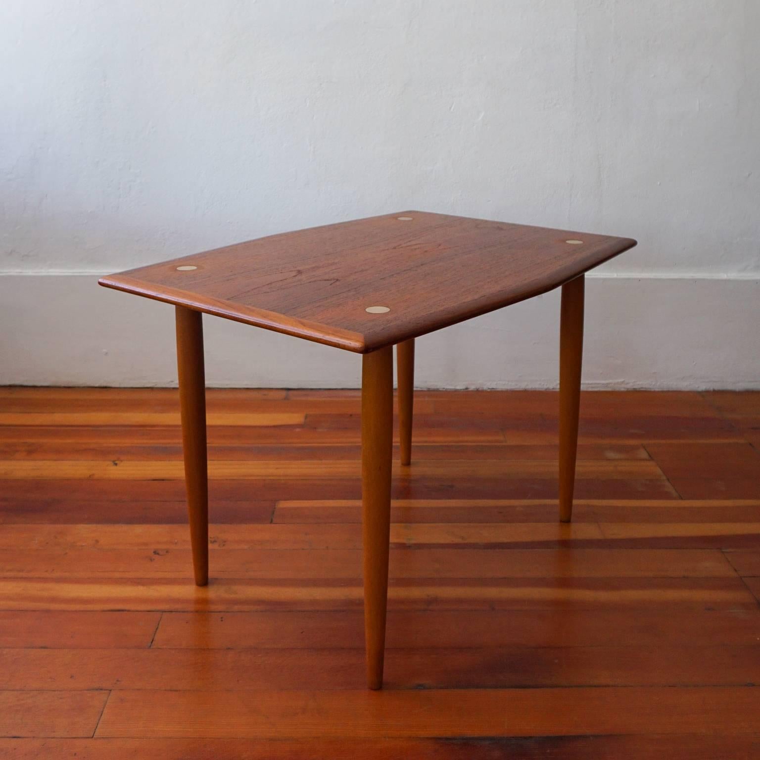 Pair of Scandinavian Teak Side Tables with Brass Elements by DUX In Excellent Condition In San Diego, CA